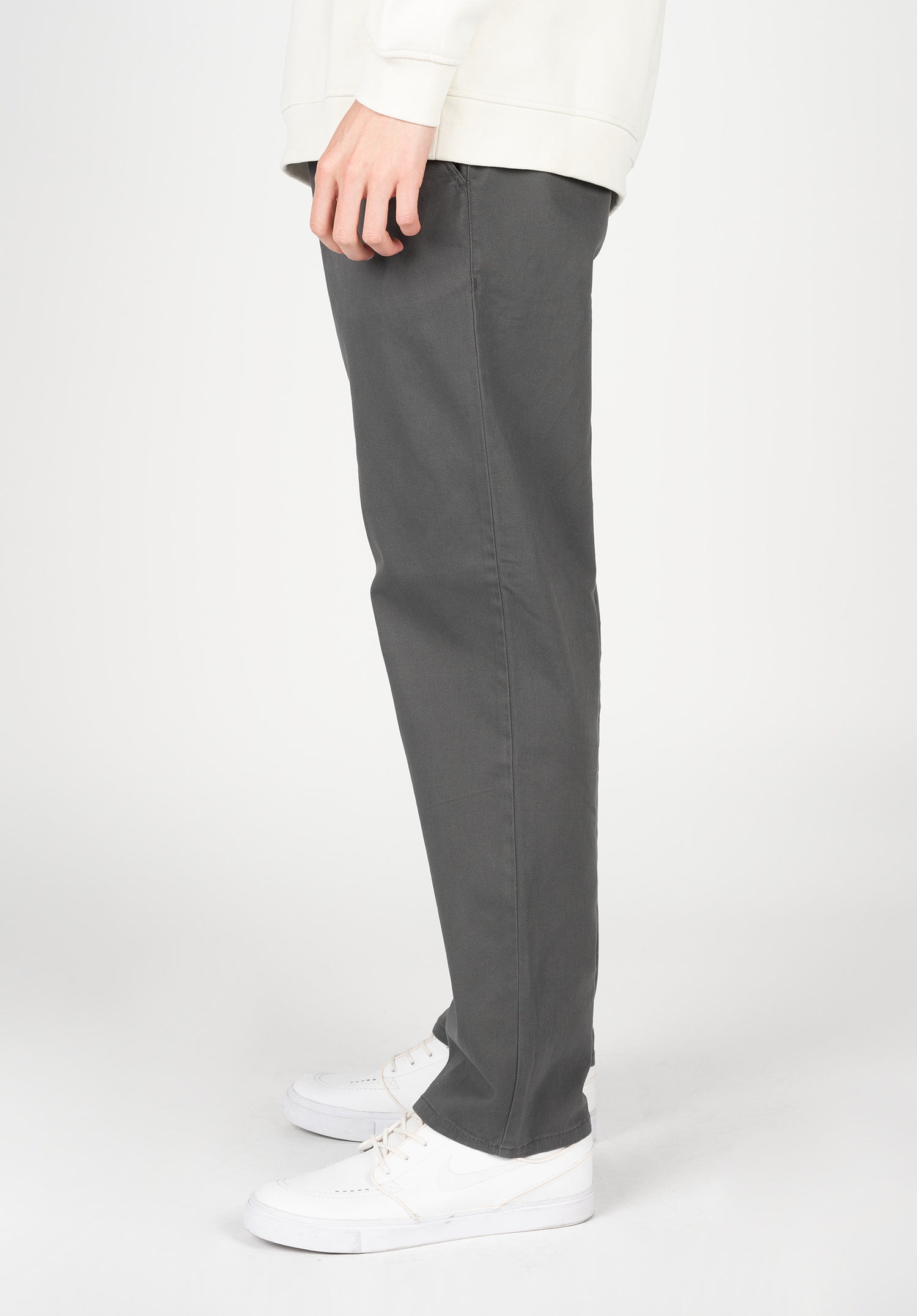Regular Flex Chino vulcangrey Rueckenansicht Zoom Image