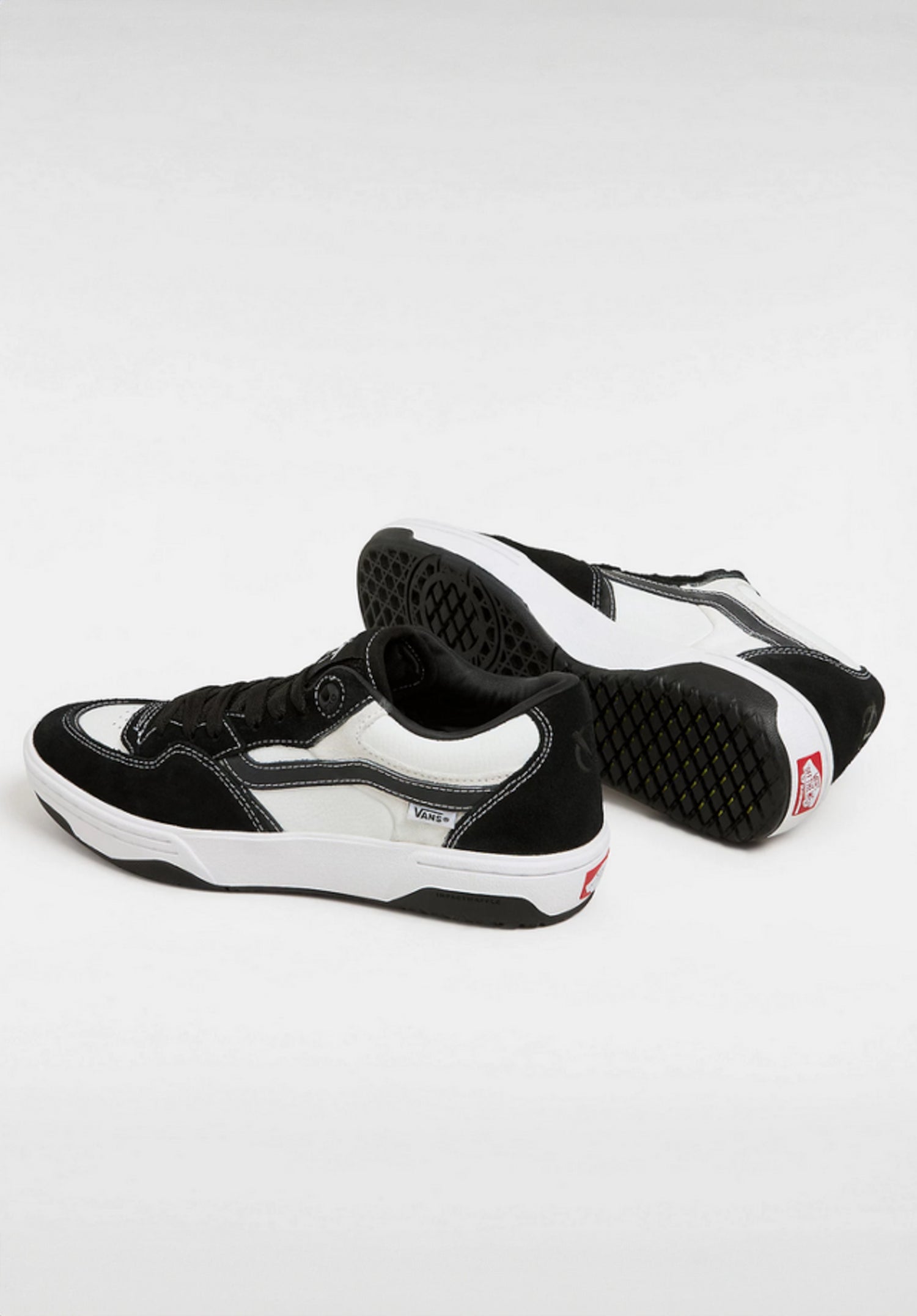 Rowan 2 black-white-black Closeup1 Zoom Image