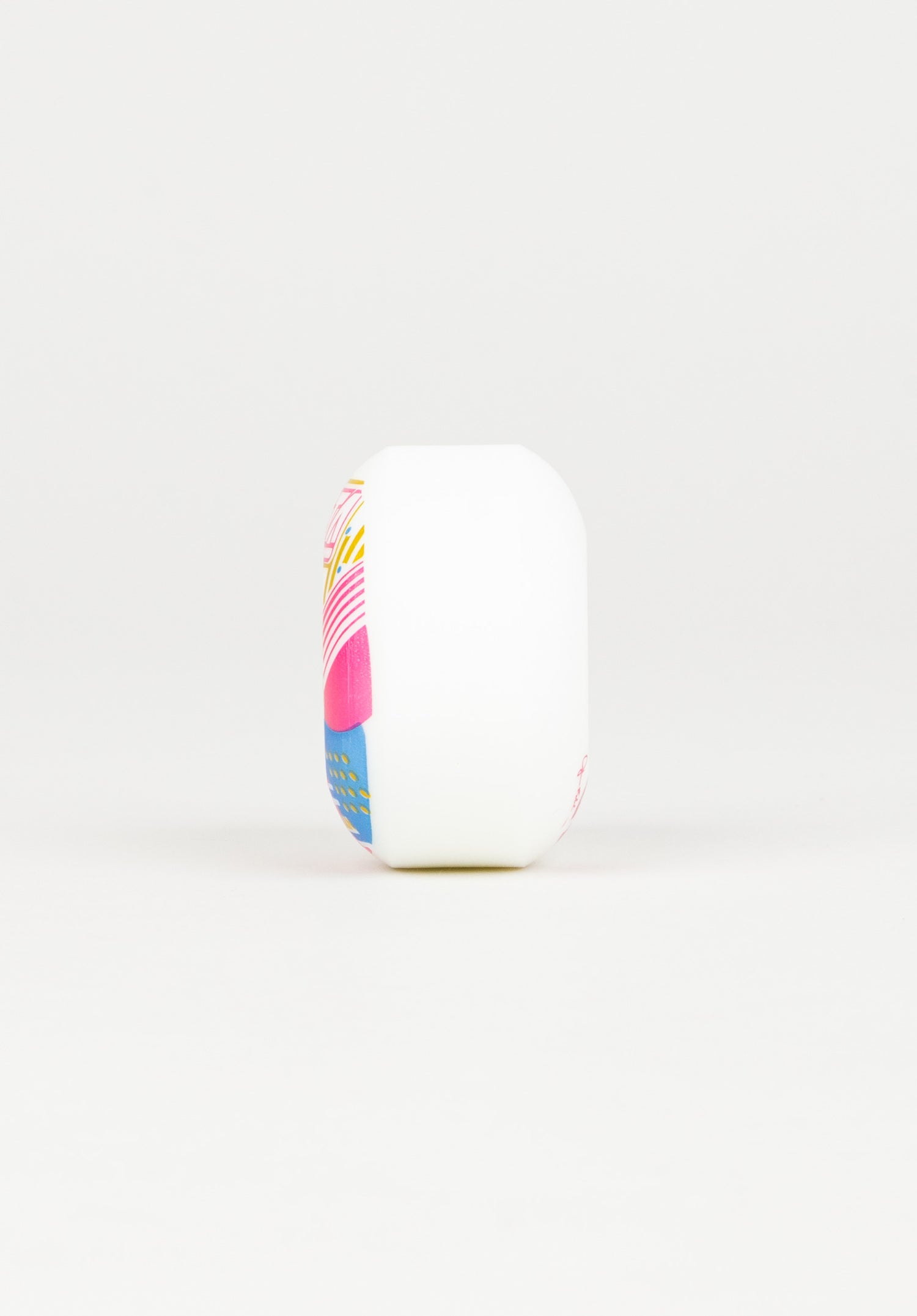 Shanahan Flux Naturals Round 101A white Closeup1 Zoom Image
