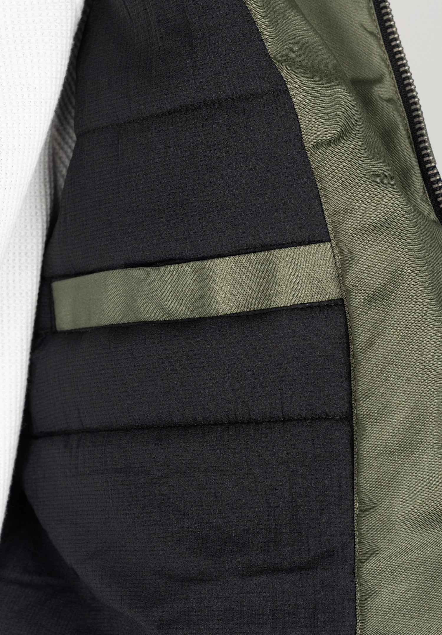 Tahirou|1,83|L Zoom Image