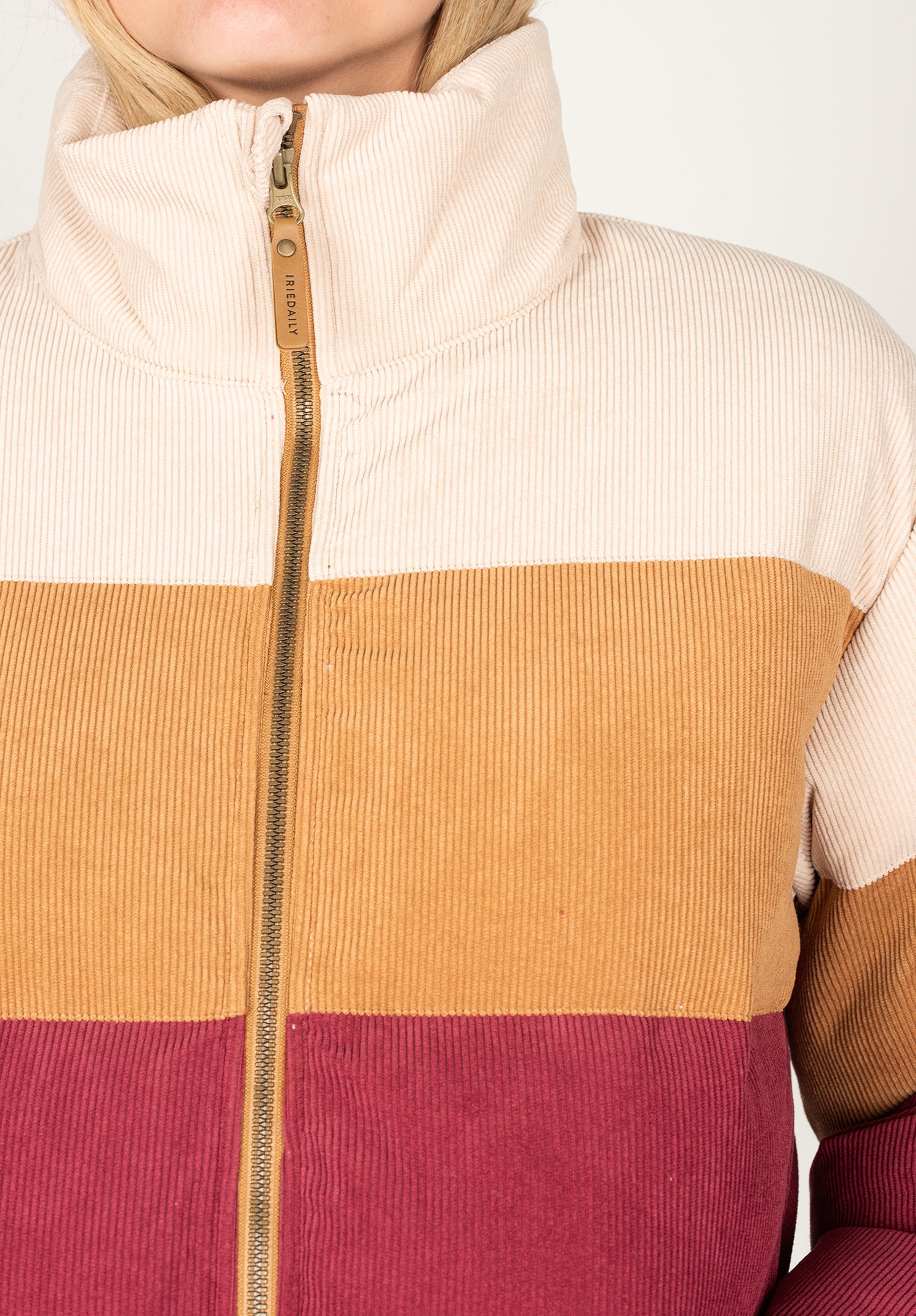 Julia|1.87|M Zoom Image