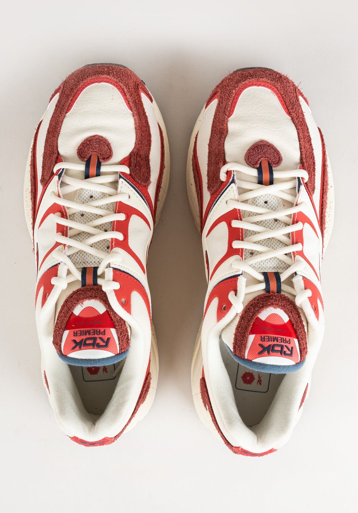 Premier Trinity KFS vntgchlk-rggdmarn-rylslt Close-Up2