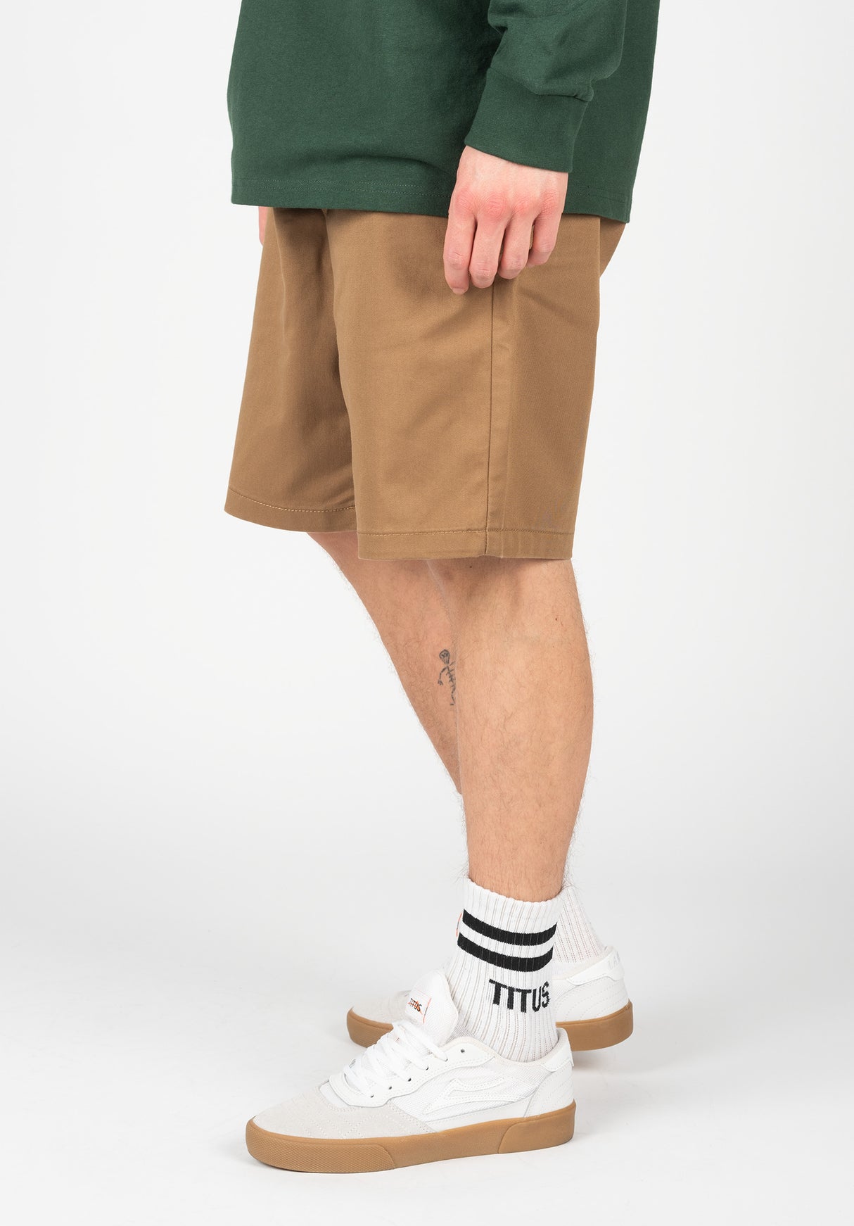 Authentic Chino Relaxed dirt Rückenansicht