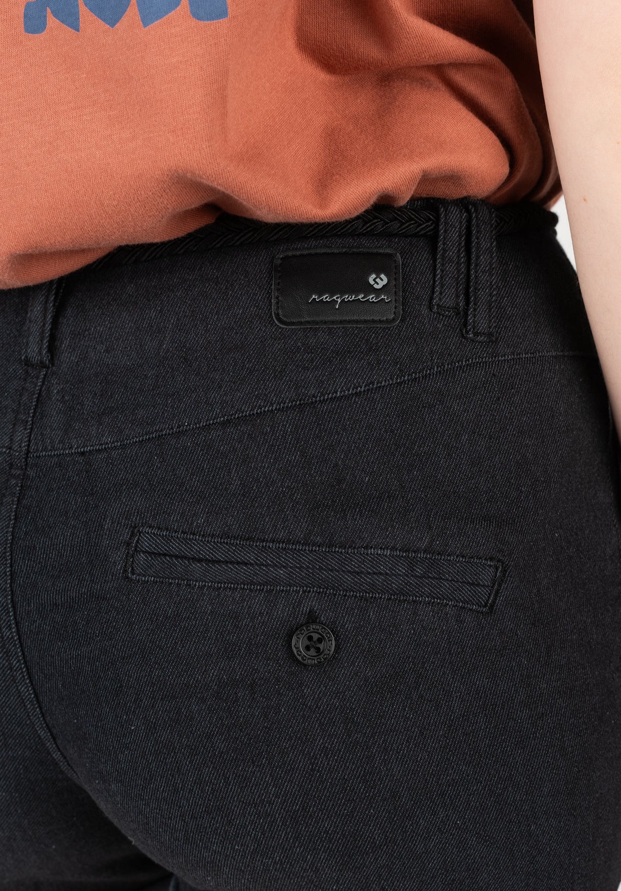 Heeven A black 124 Close-Up2