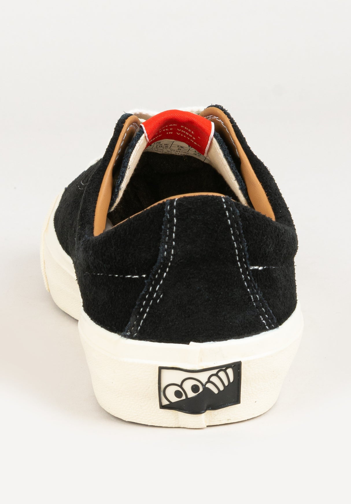 VM003 Suede Low black-white Seitenansicht