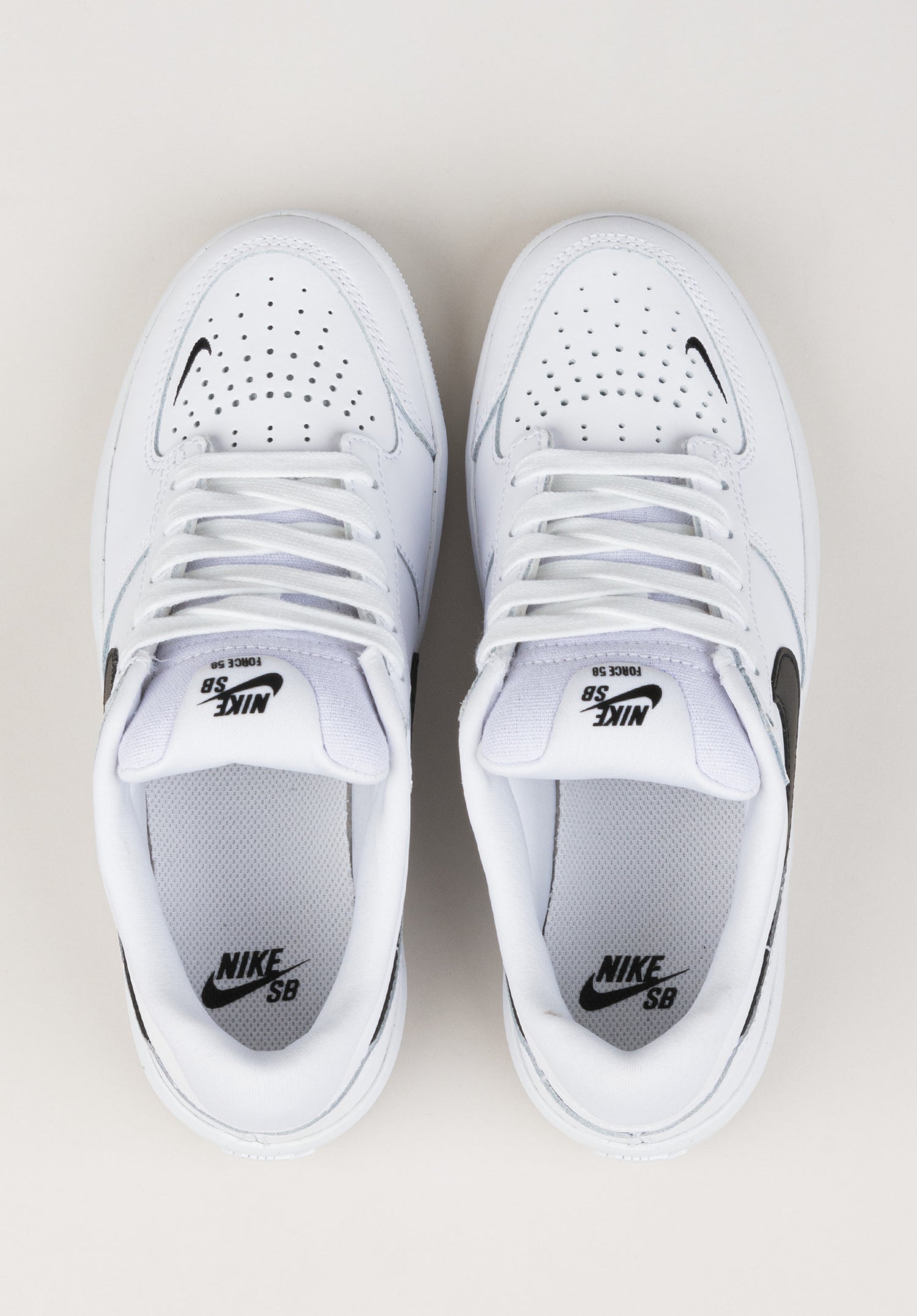 Force 58 Premium white-black-white-white Close-Up2 Zoom Image