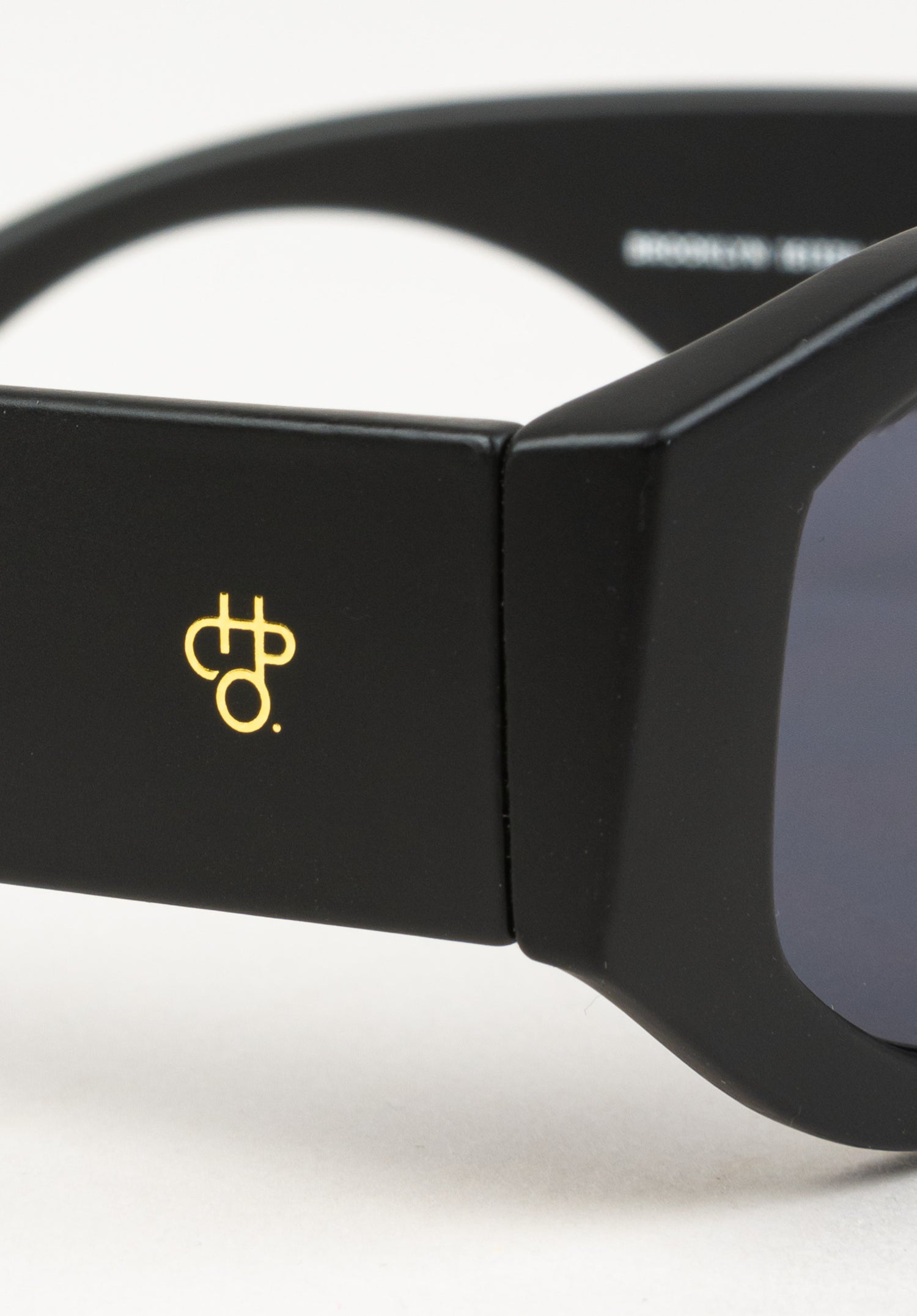 Brooklyn black-black Close-Up1 Zoom Image