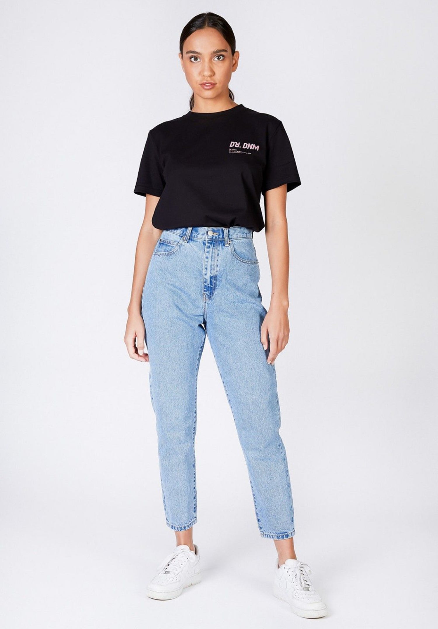 Nora lightretro Close-Up1 Zoom Image