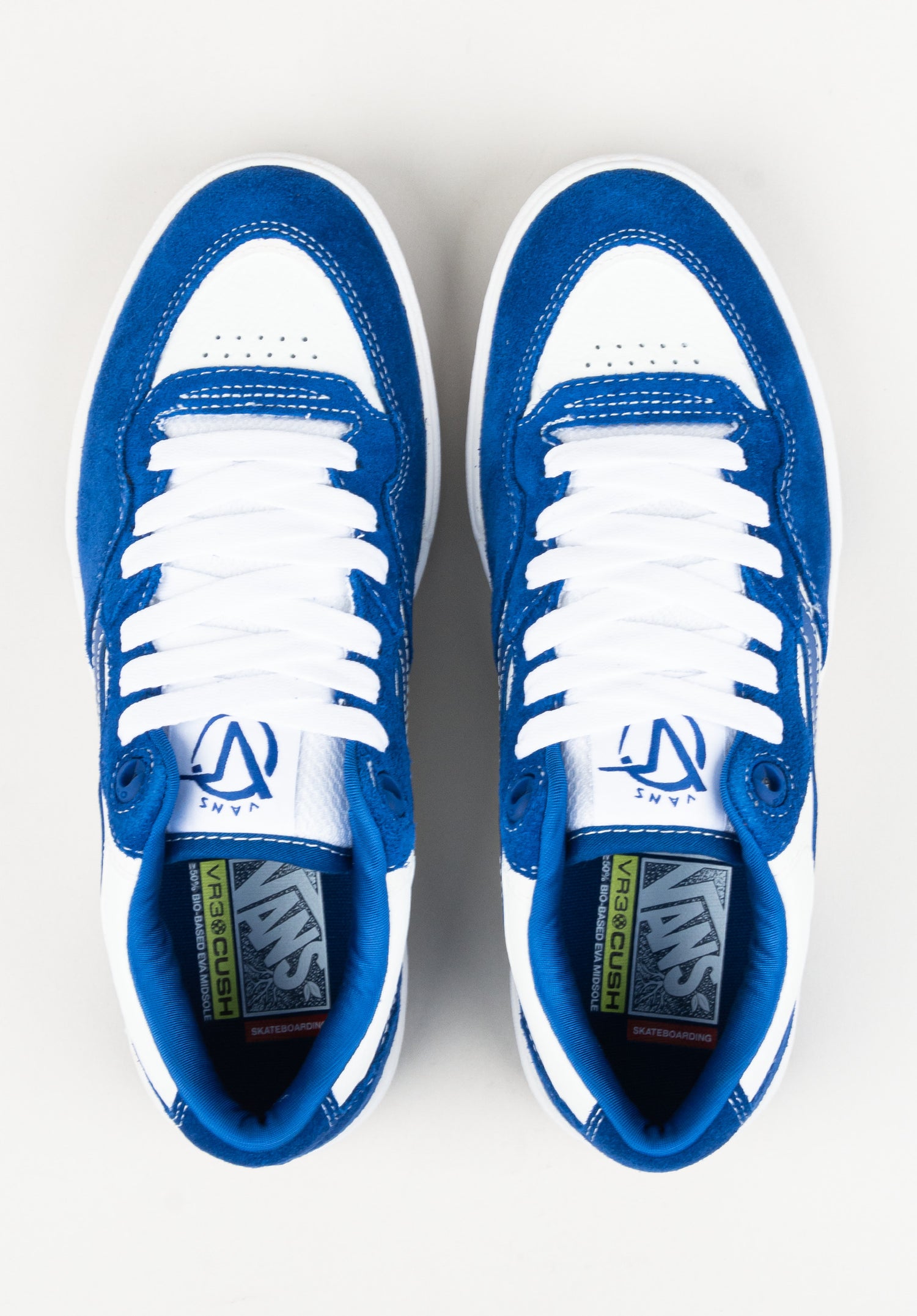 Rowan 2 trueblue-white Close-Up2 Zoom Image