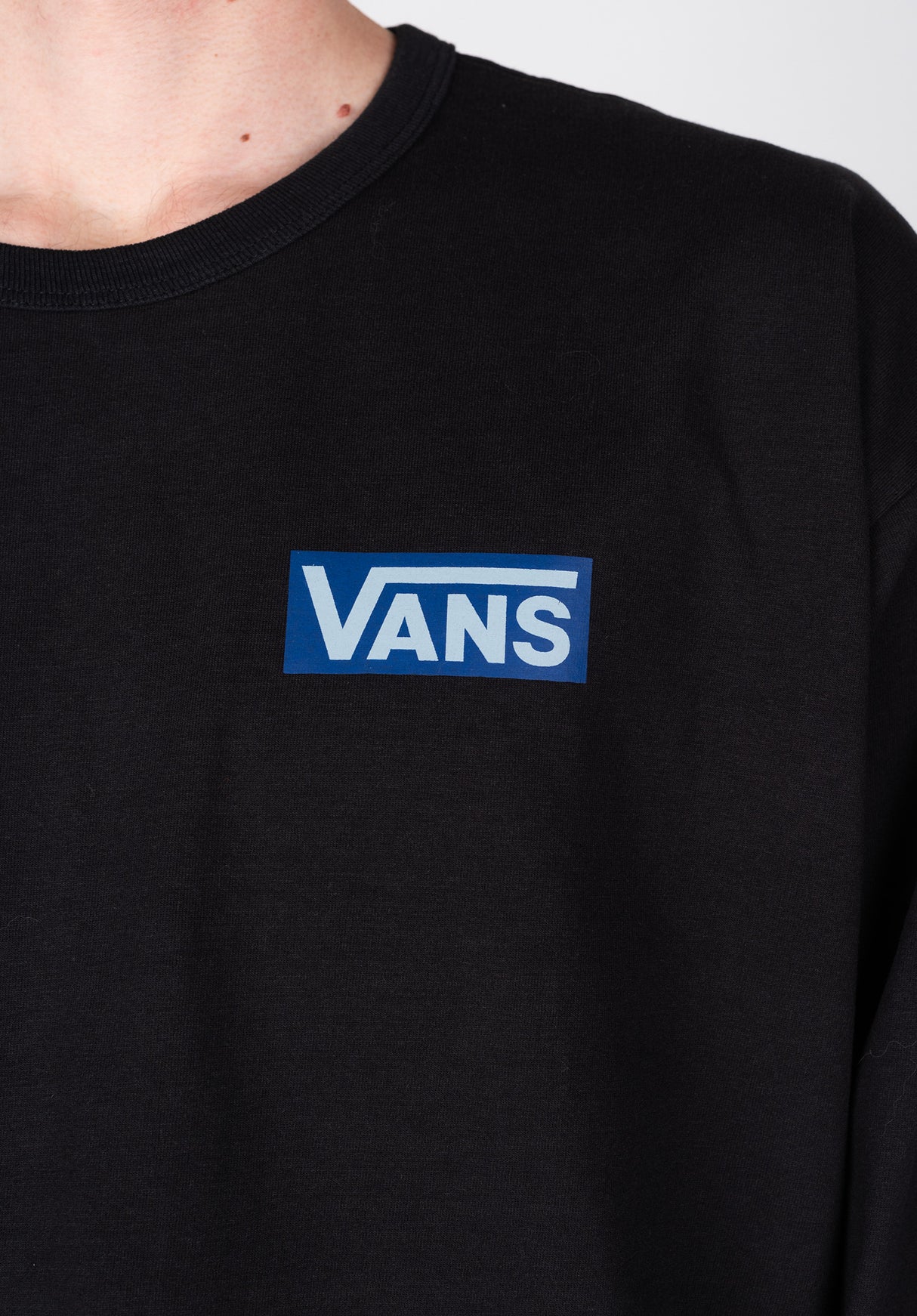 Off The Wall II Logo black Close-Up1