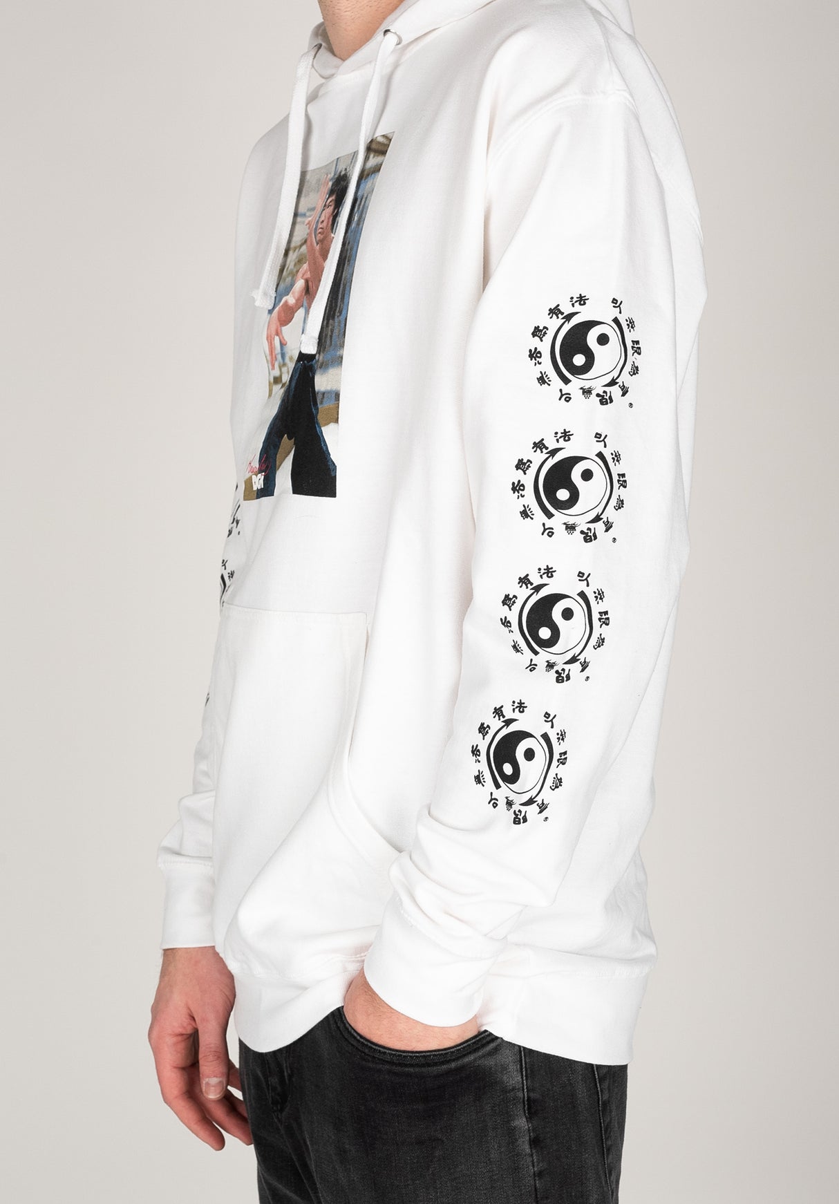 x Bruce Lee Like Echo white Close-Up2