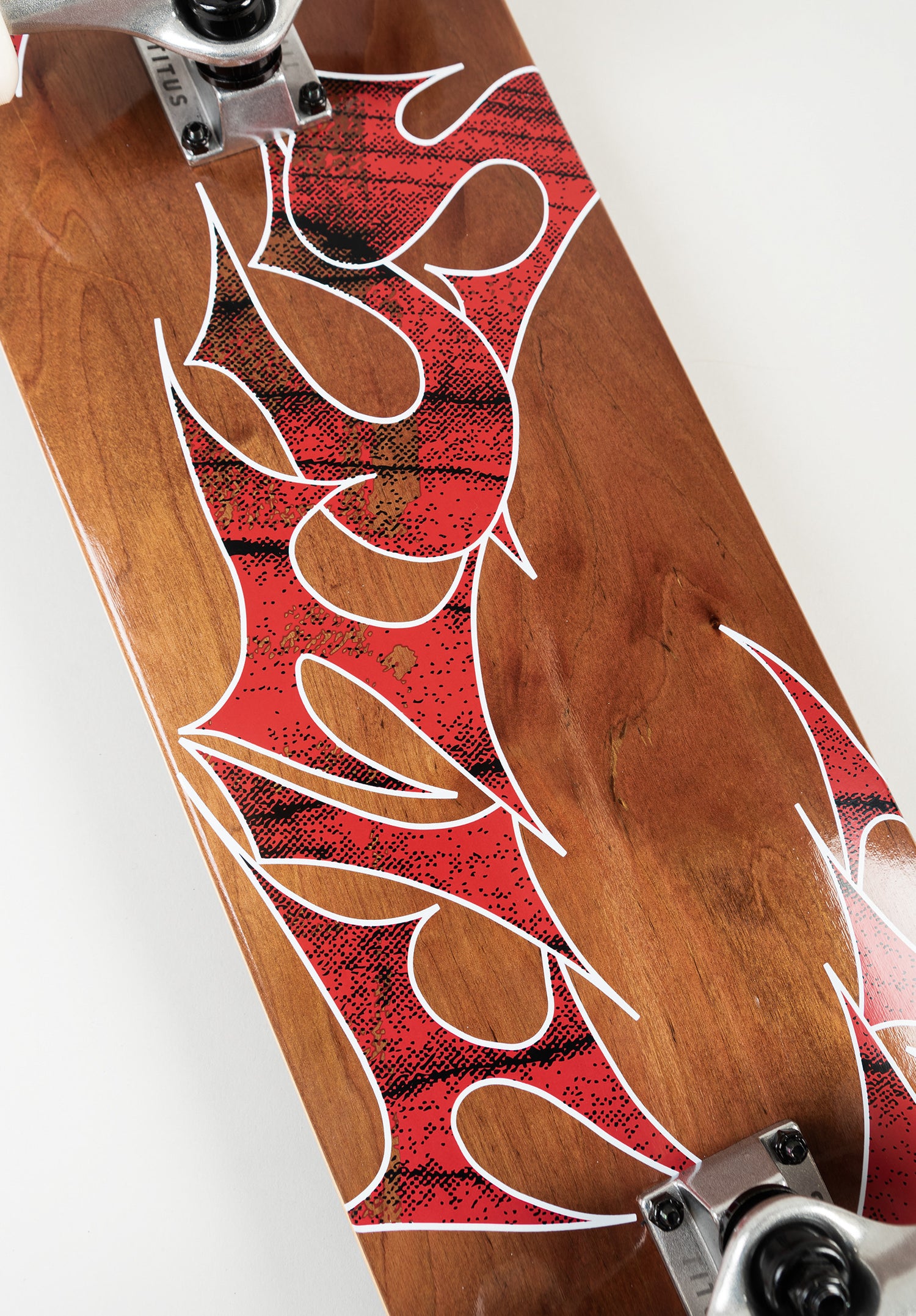 Triple Classic Logo brown-stained Seitenansicht Zoom Image