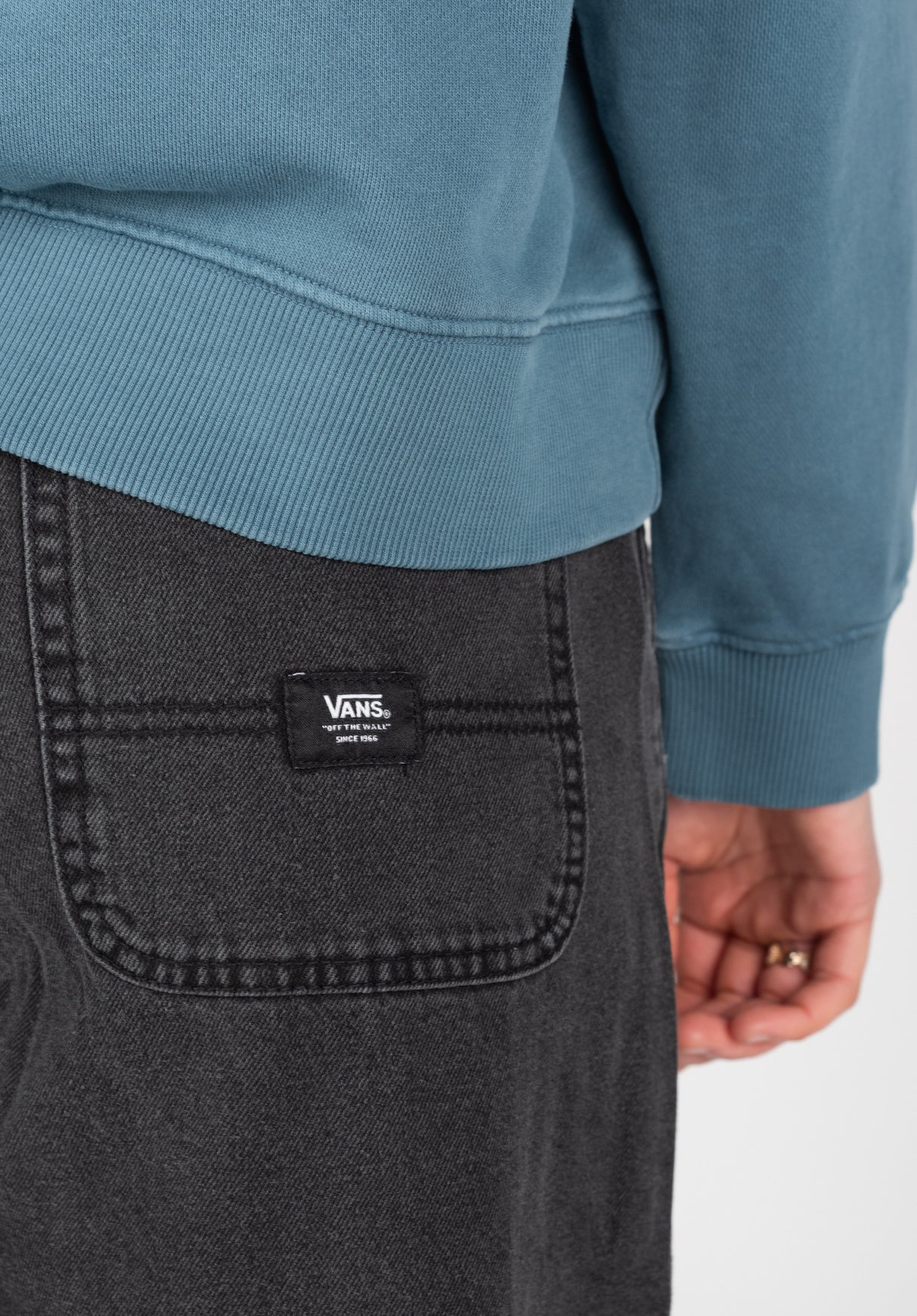 Curbside black Close-Up2