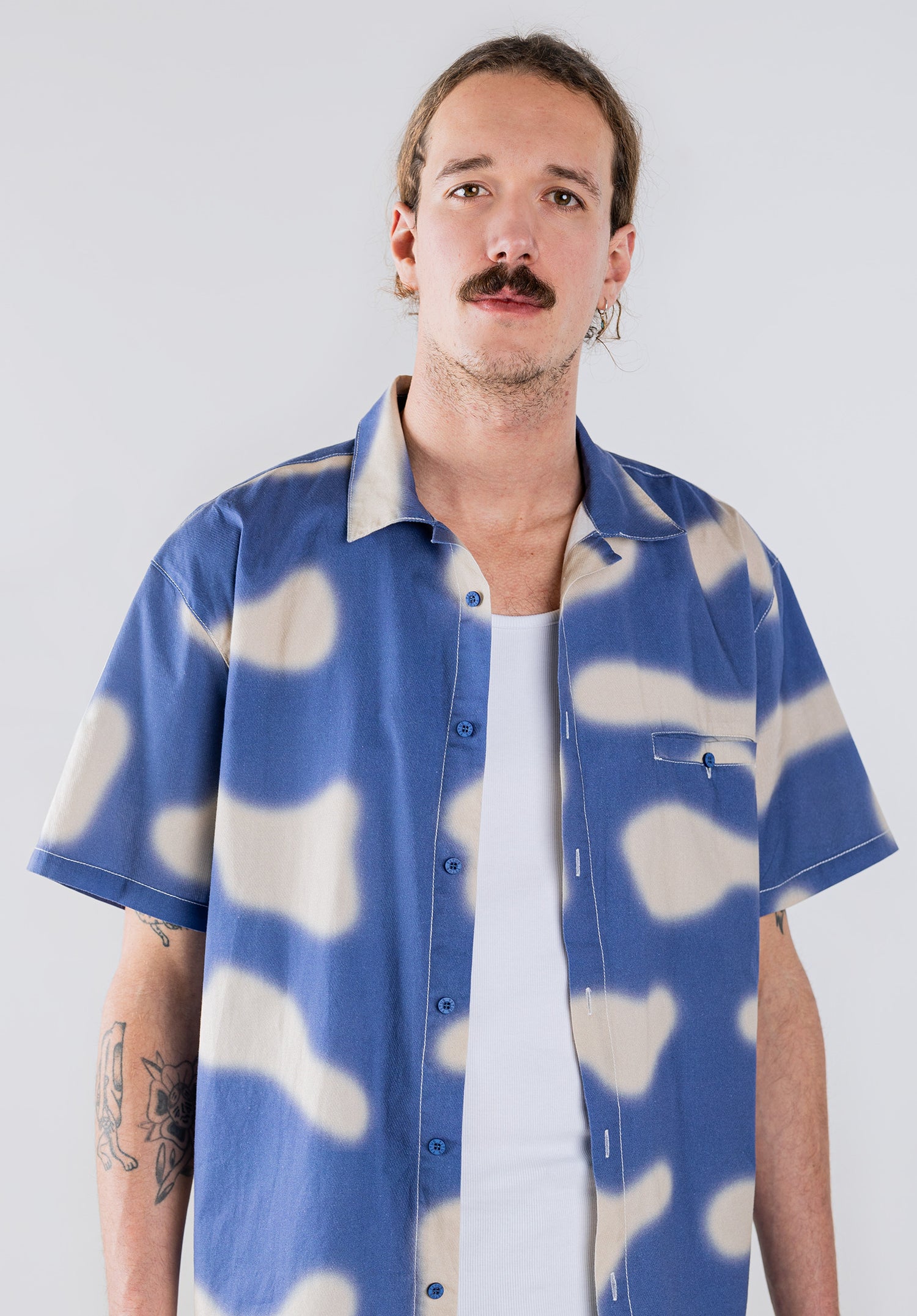 Owen blue-batik Close-Up1 Zoom Image