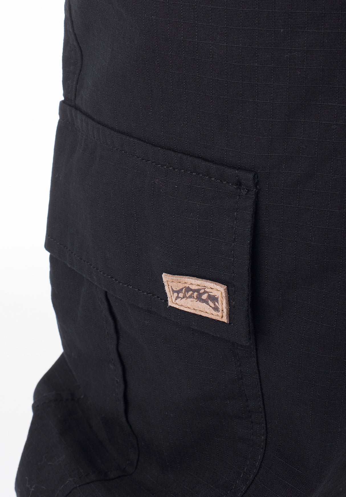 The Cargo black Close-Up2