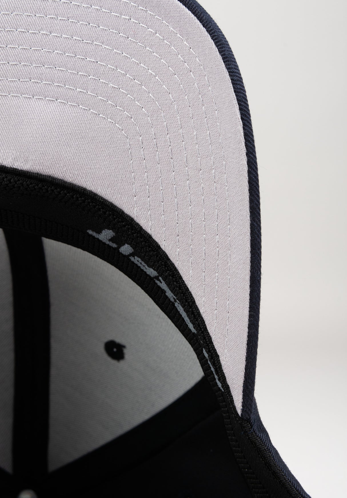 Original darknavy Close-Up1