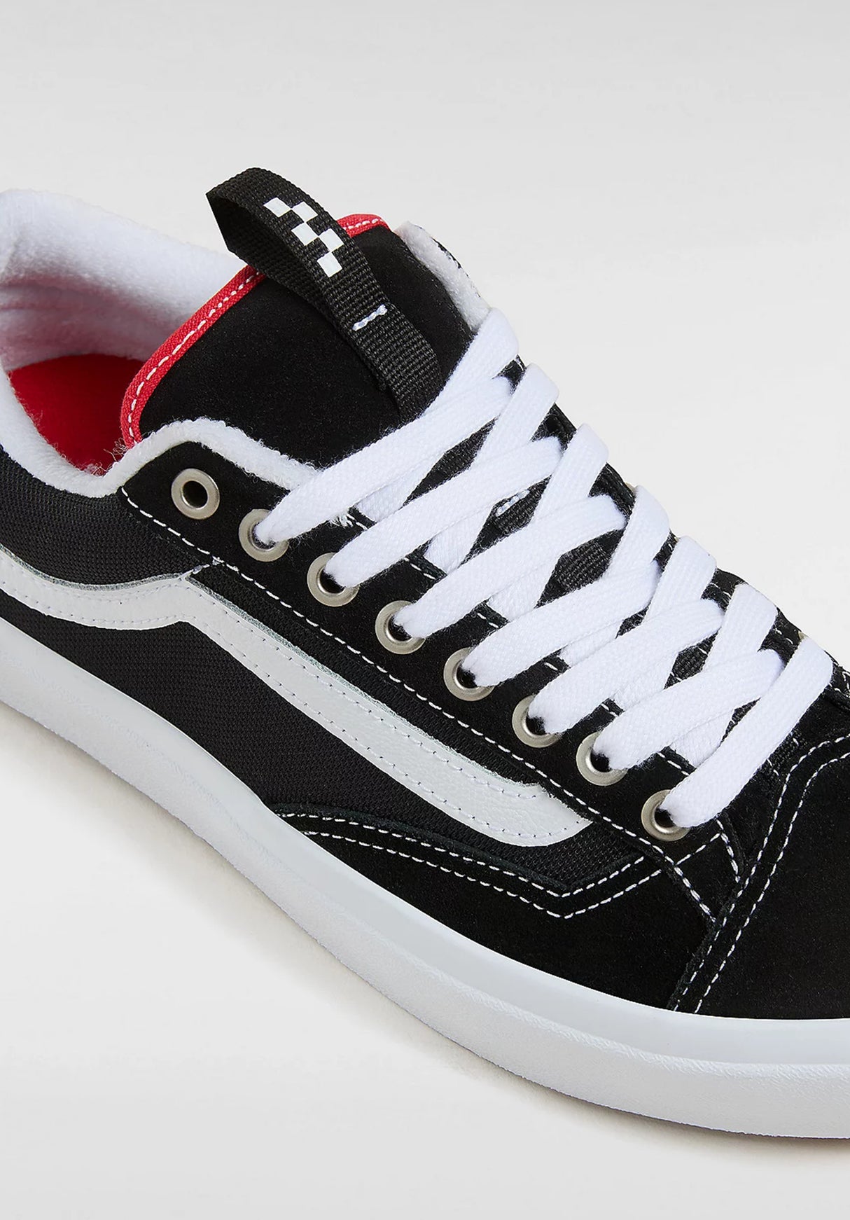 Skate Old Skool 36 + black-white Closeup1