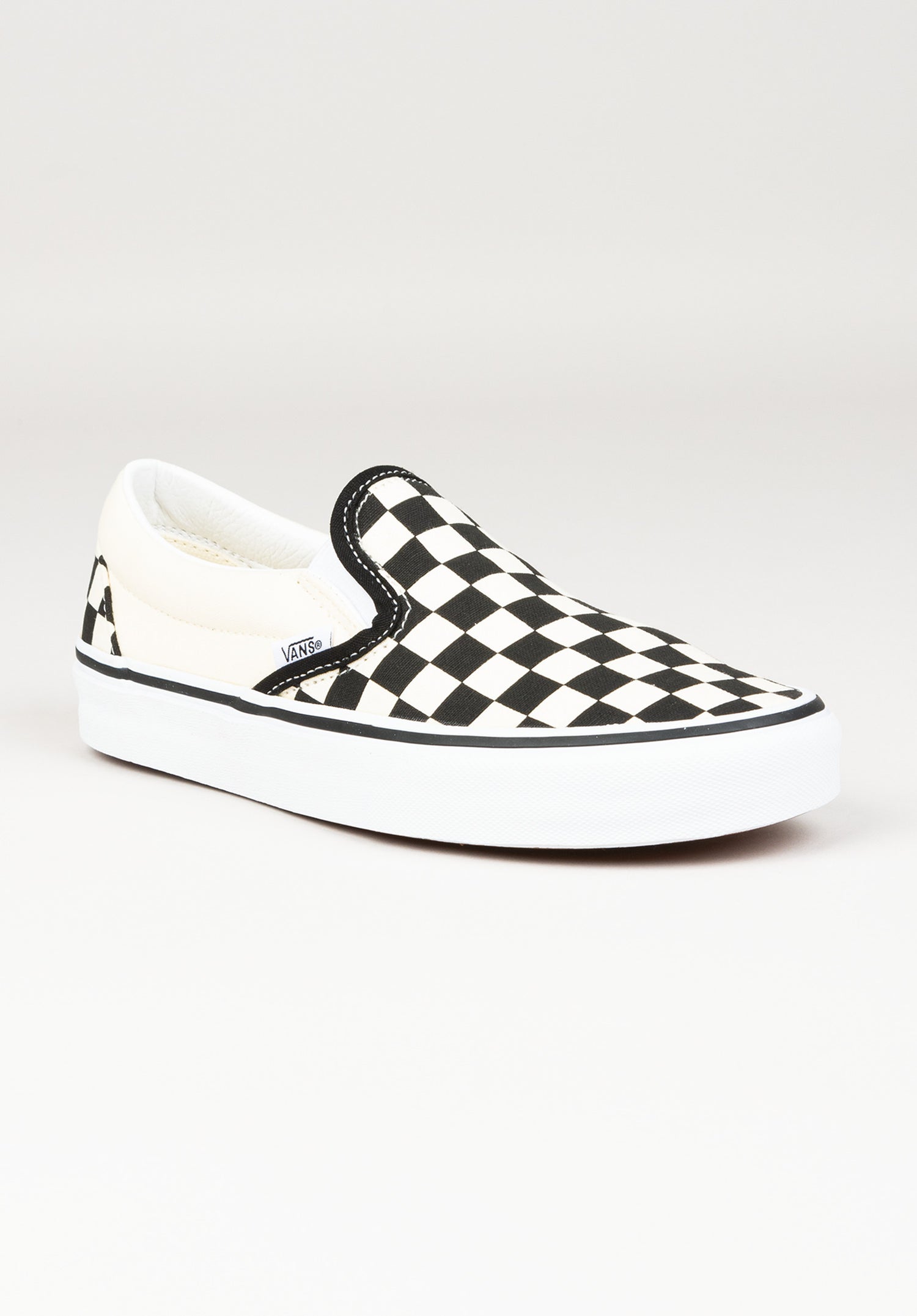 Slip-On black-white-checkerboard white Vorderansicht Zoom Image