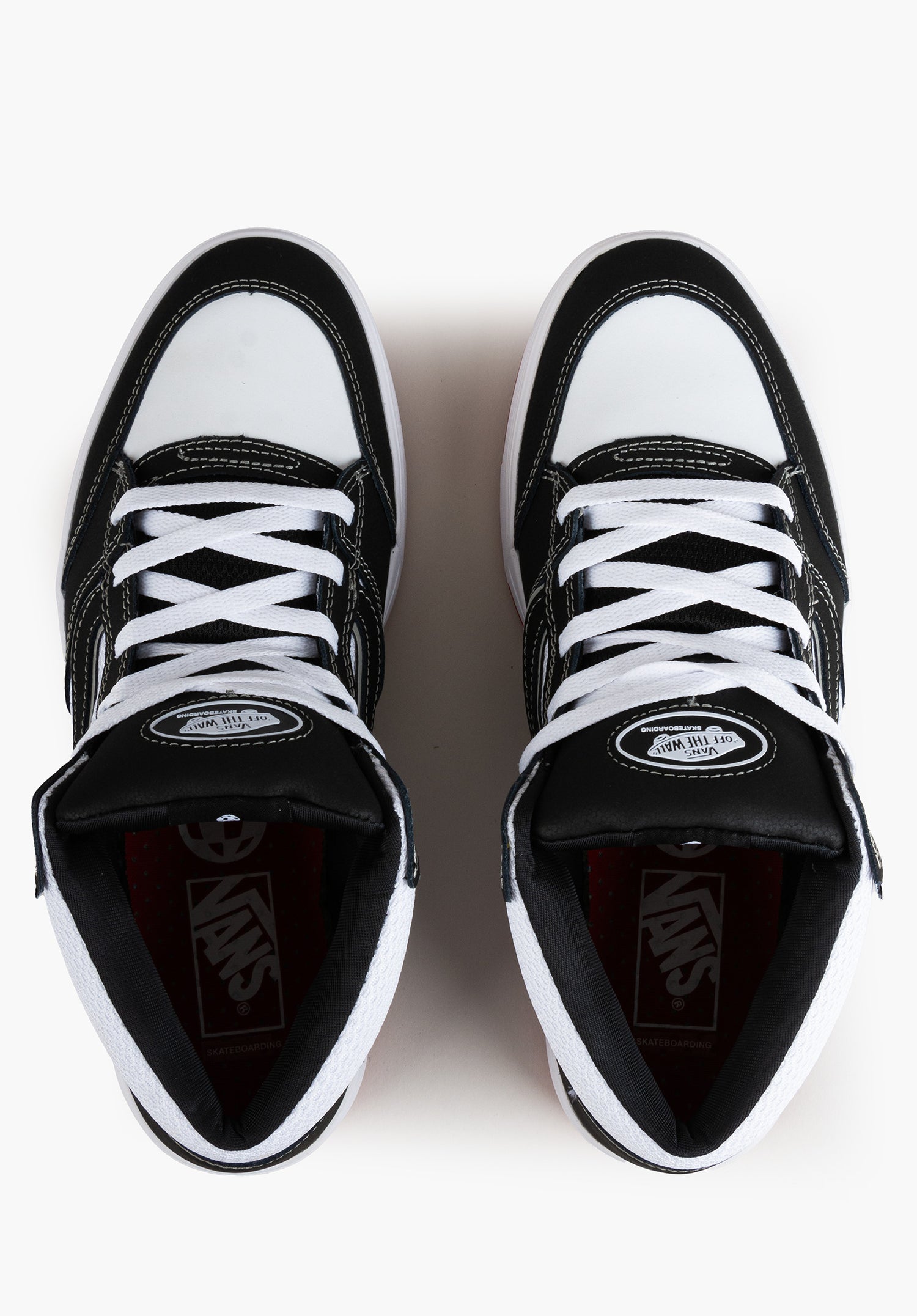 Zahba Mid black-white-red Closeup2 Zoom Image