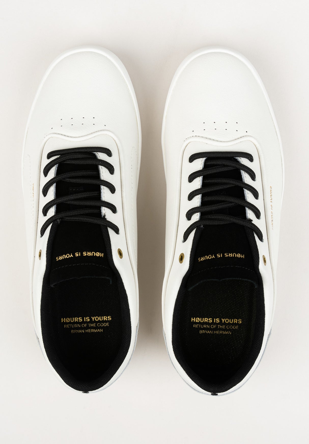 Code Signature Style white-black Close-Up2