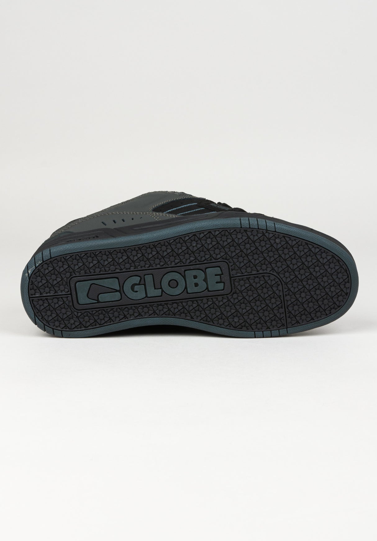 Fusion black-night Close-Up1