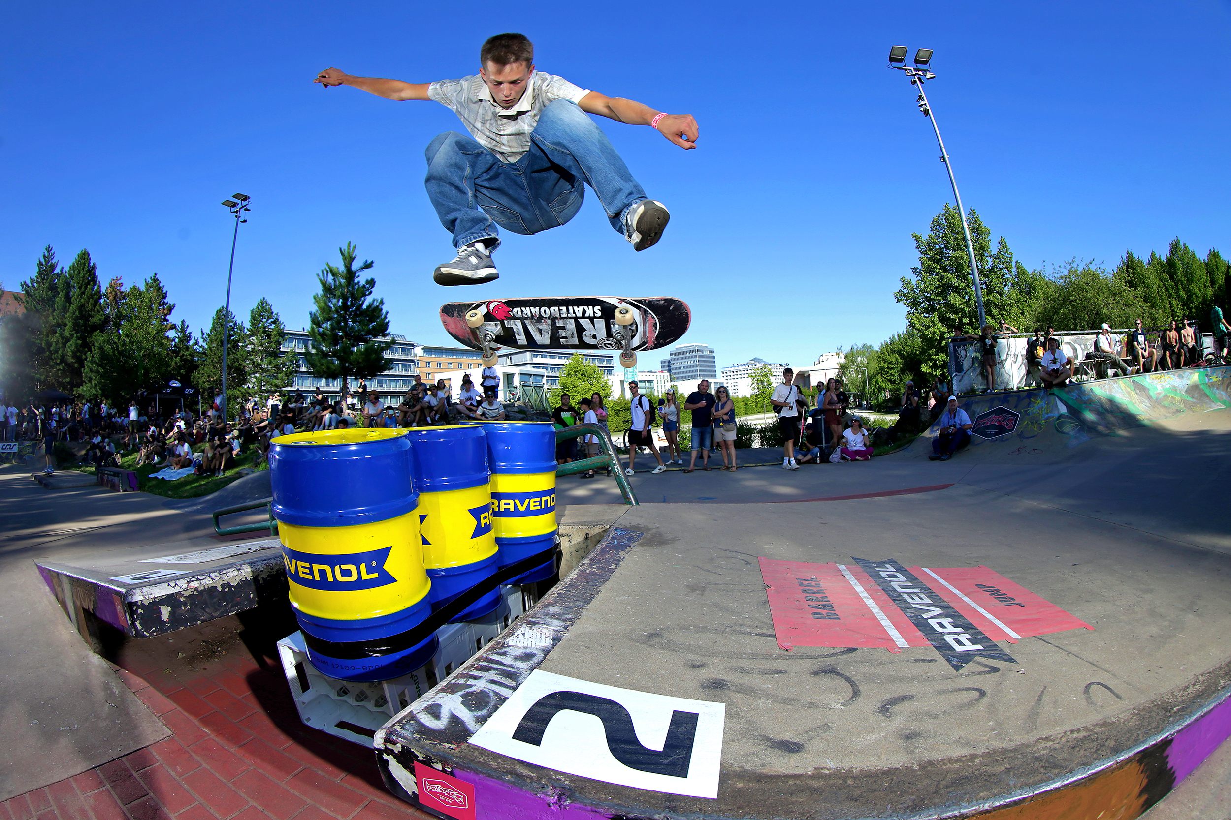 MikaMo__ller_Heelflip_BarrelJumpSaarbru__cken2025_Gentsch_adj_.jpg