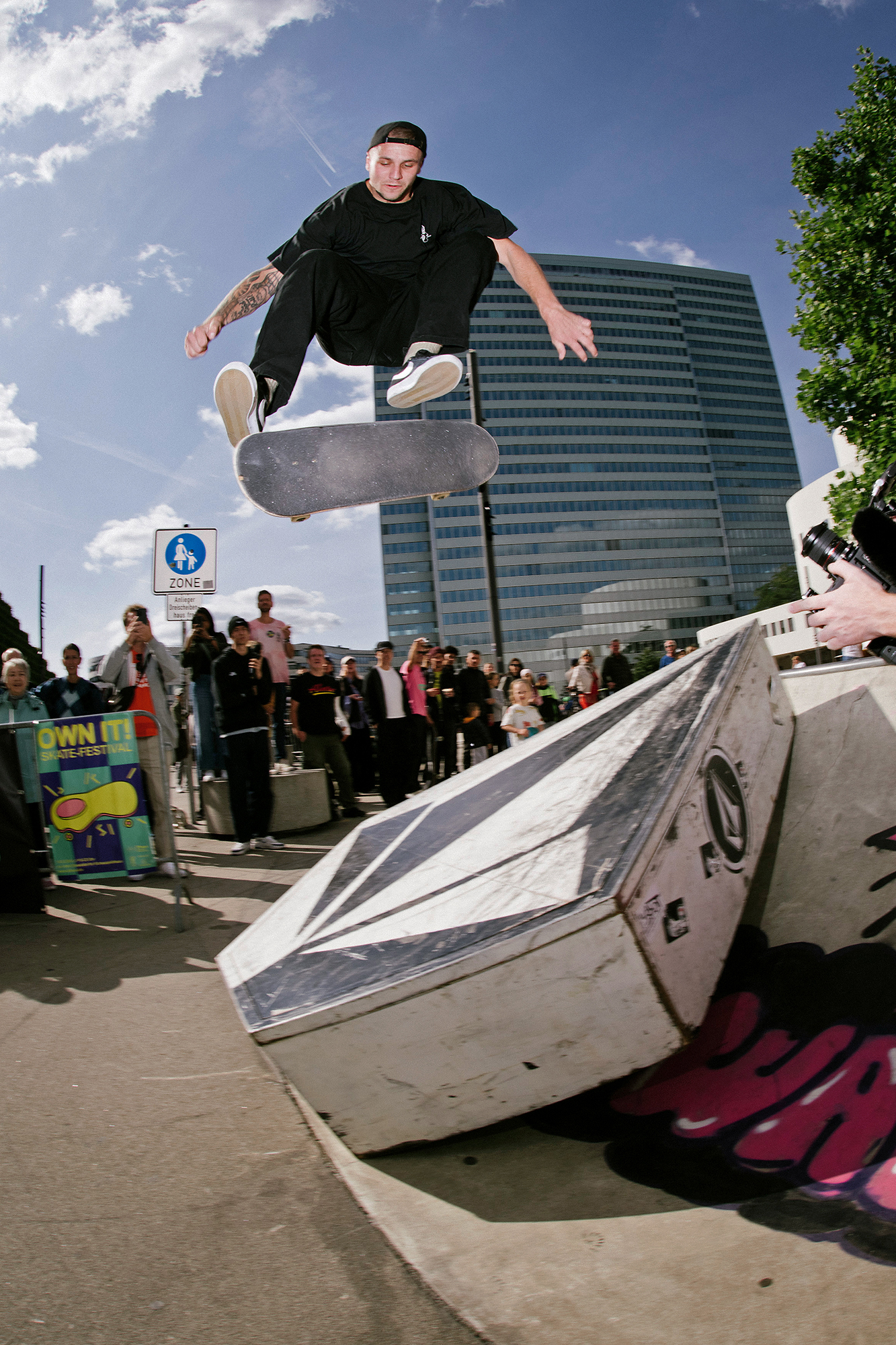 NicoBoettcher_Kickflip_Duesseldorf2024.jpg
