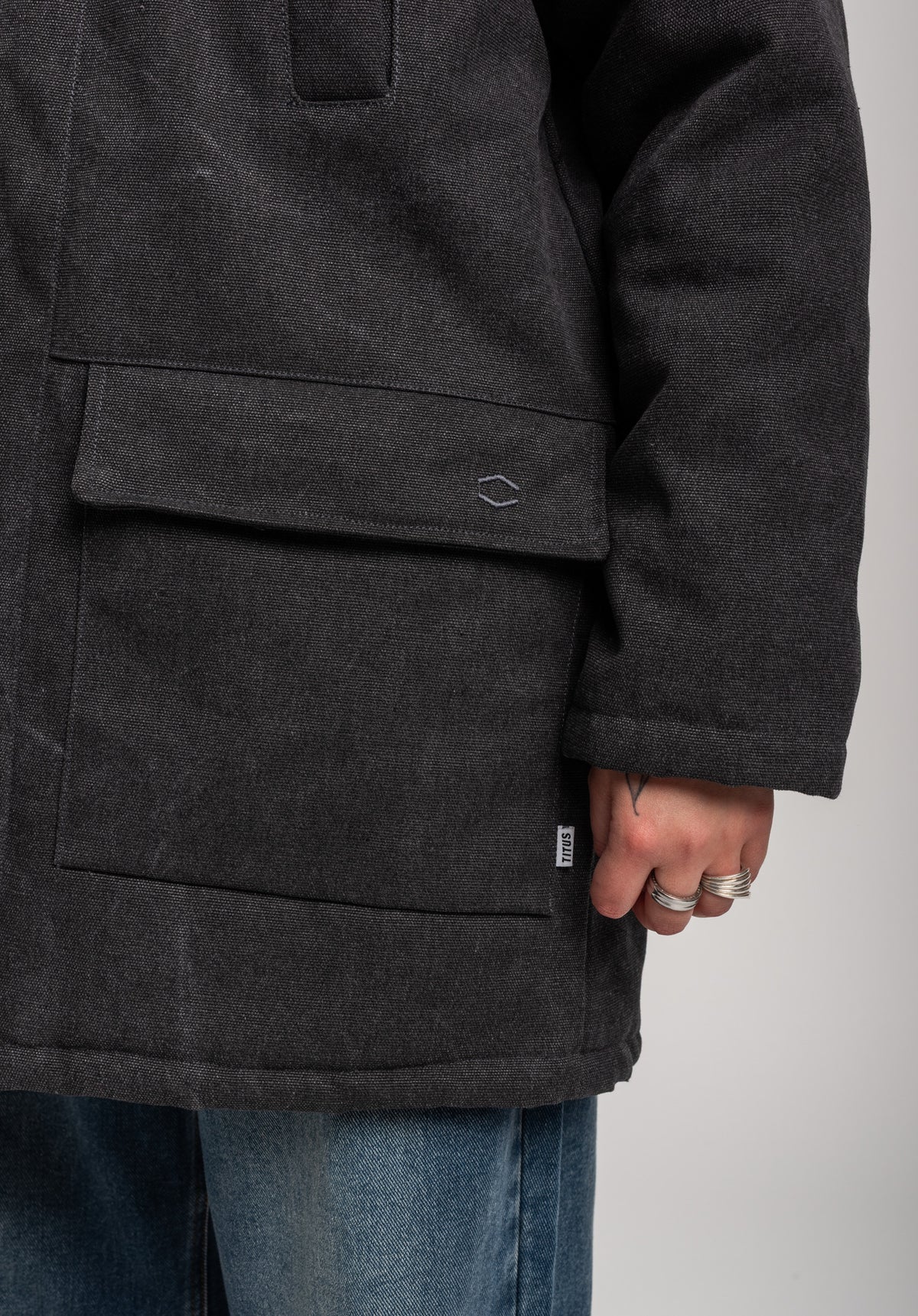 TITUS Baton Winterjakke blackwashed – Set fra siden