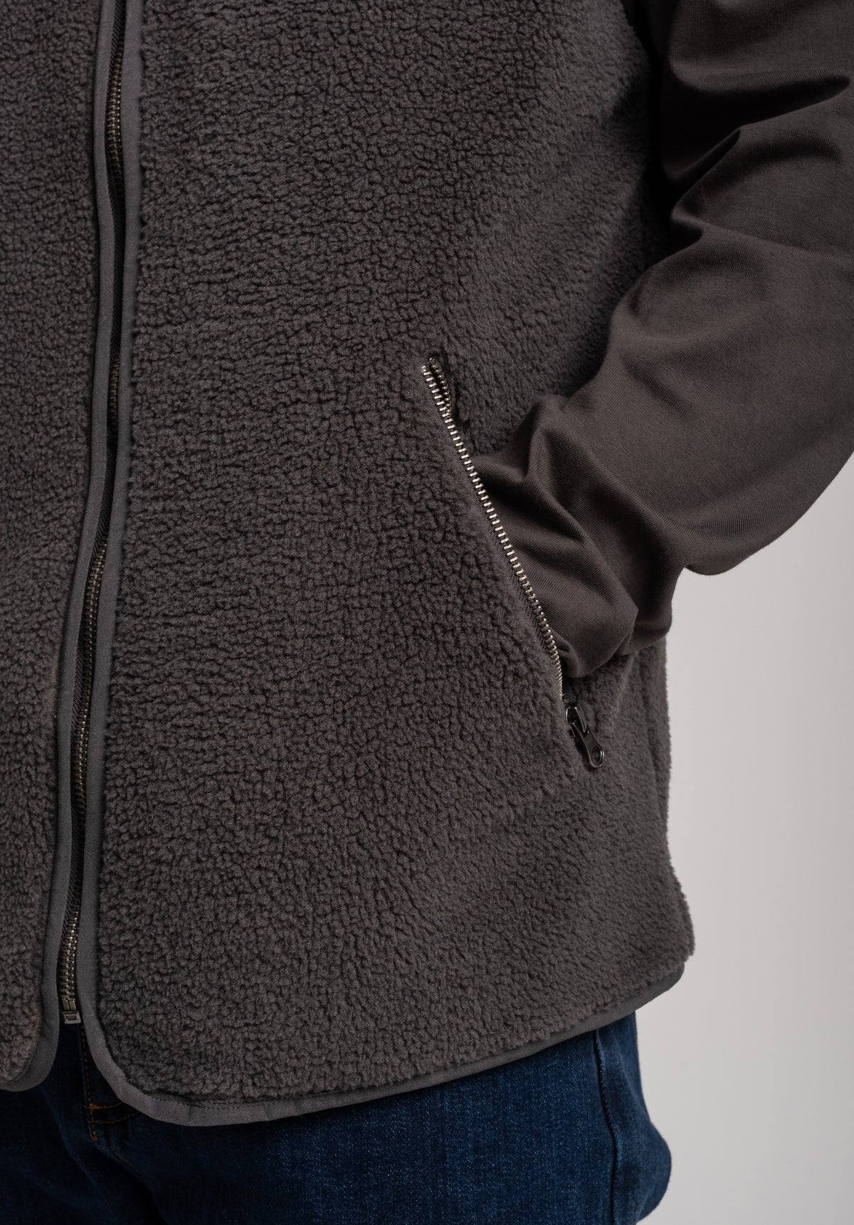 Rules Tareon Vest leadgrey – Detail view 2