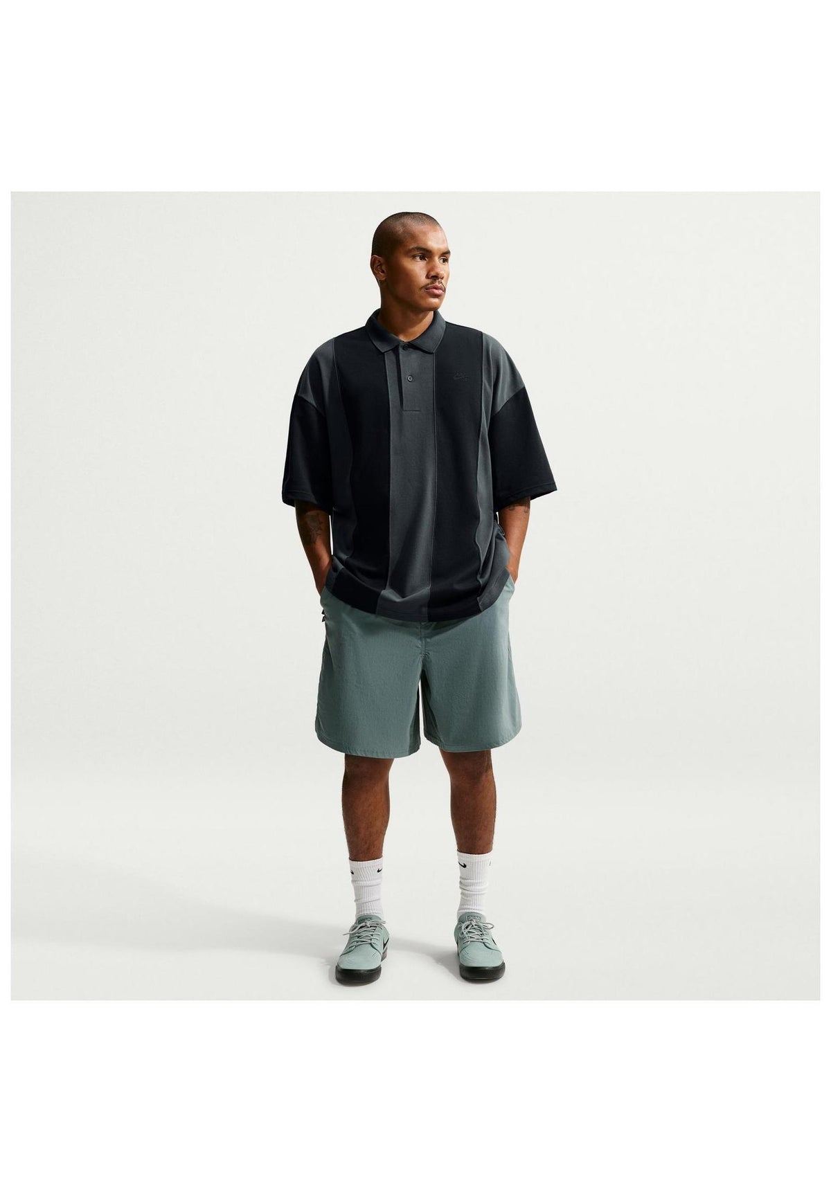 Nike SB Break Polo Polo trøje black-darksmokegrey-black – Set bagfra