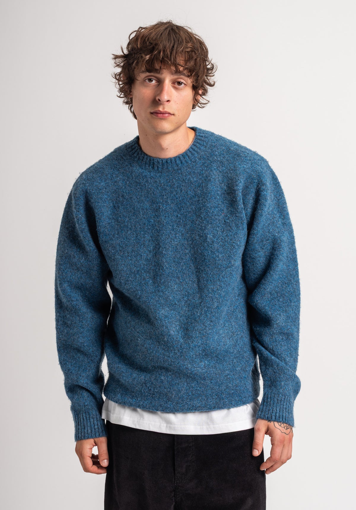 TITUS Lennes Striksweater navymottled – Set bagfra