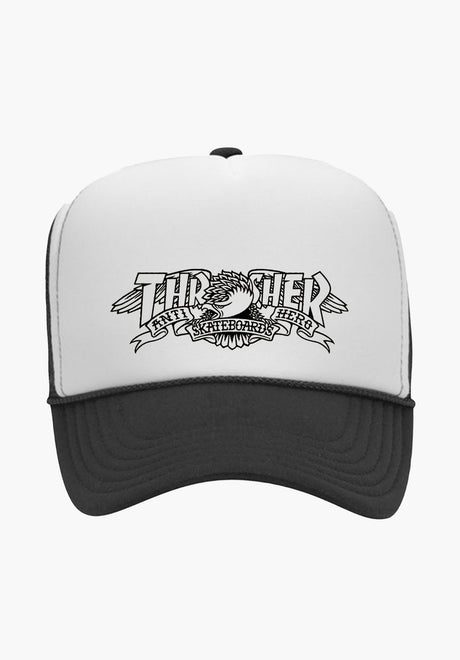 Thrasher x Antihero Mag Banner Trucker Cappellino white-black – Vista frontale