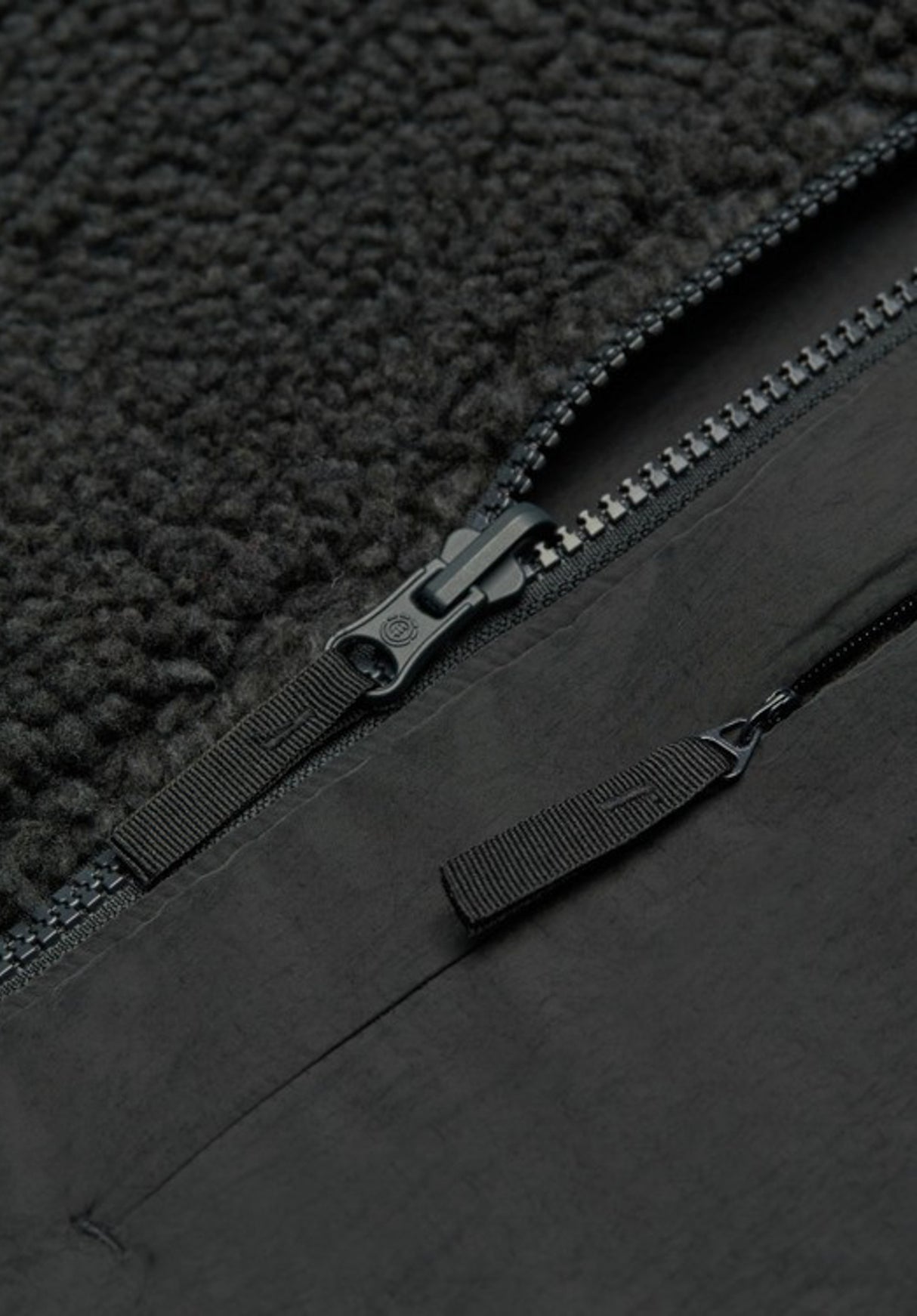 Wolfe Sherpa offblack Closeup2