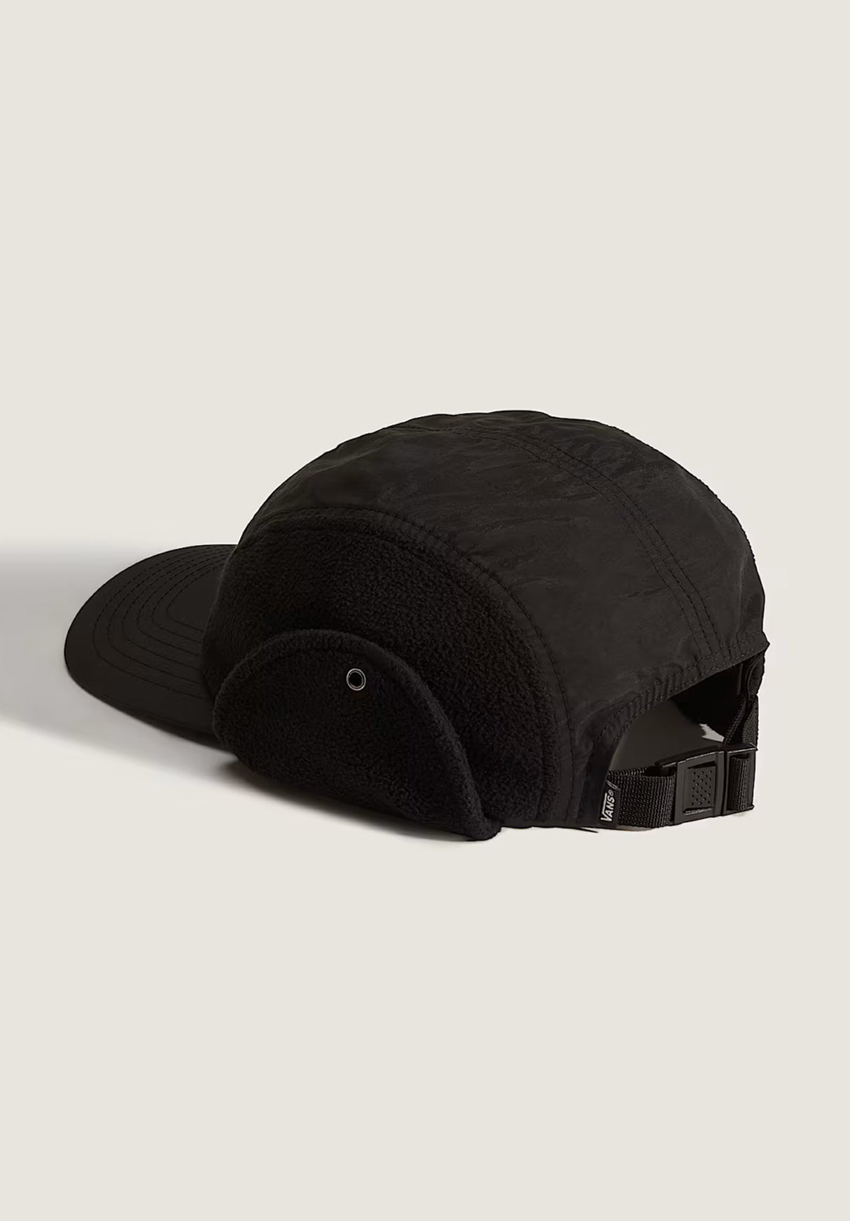 66 Earflap Tall Camper black Rueckenansicht