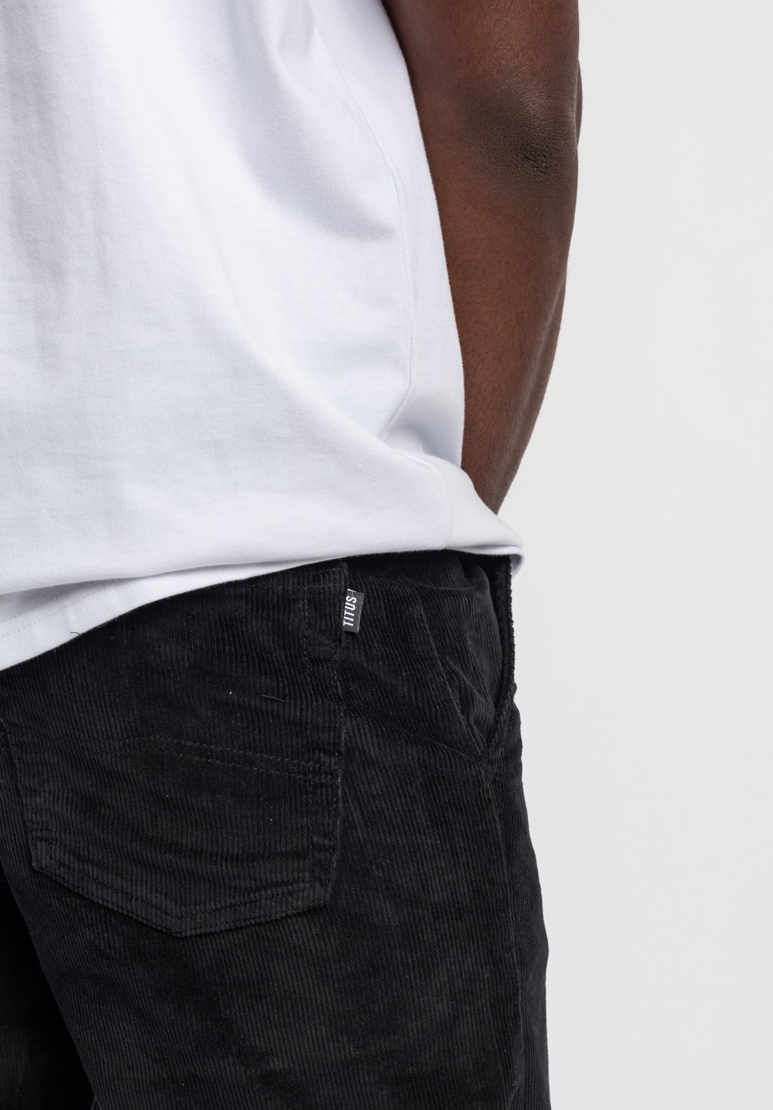 Taper Fit TITUS Jeans in black-black for men