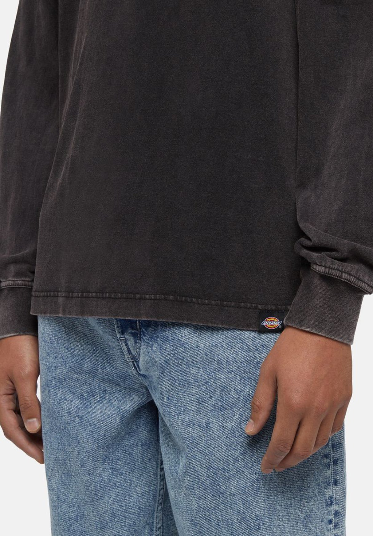 Plentywood black Closeup1