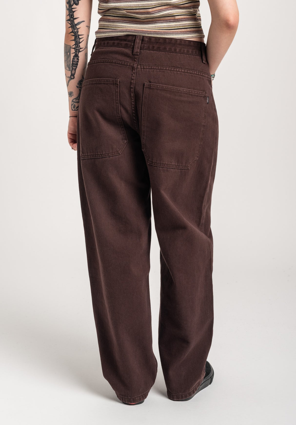 Alby-Baggy darkbrownwashed Closeup2