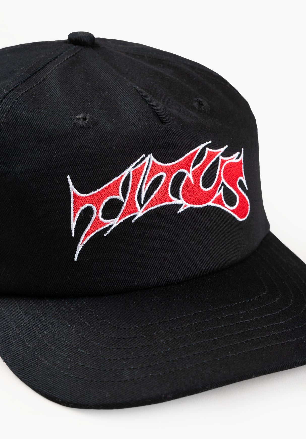 Classic Logo black Closeup1