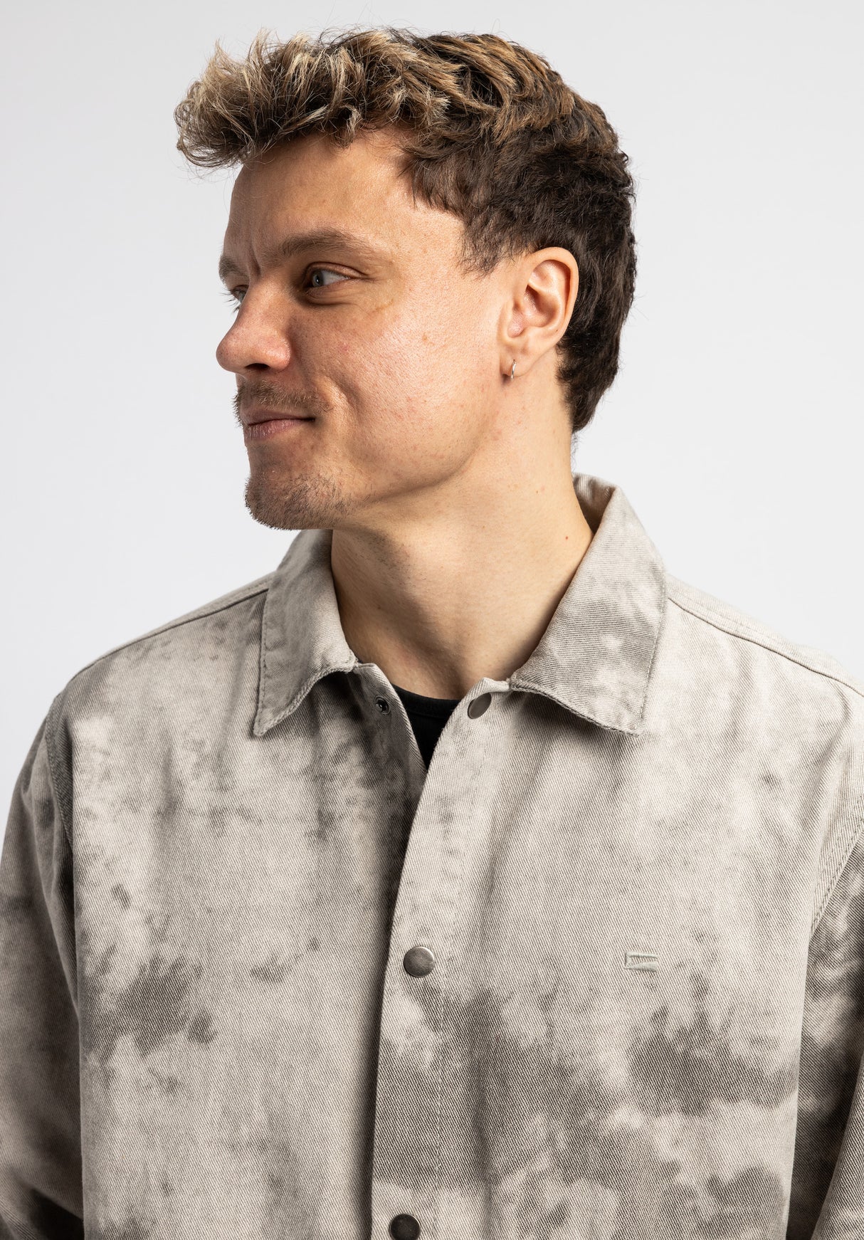 Avelis grey Closeup1