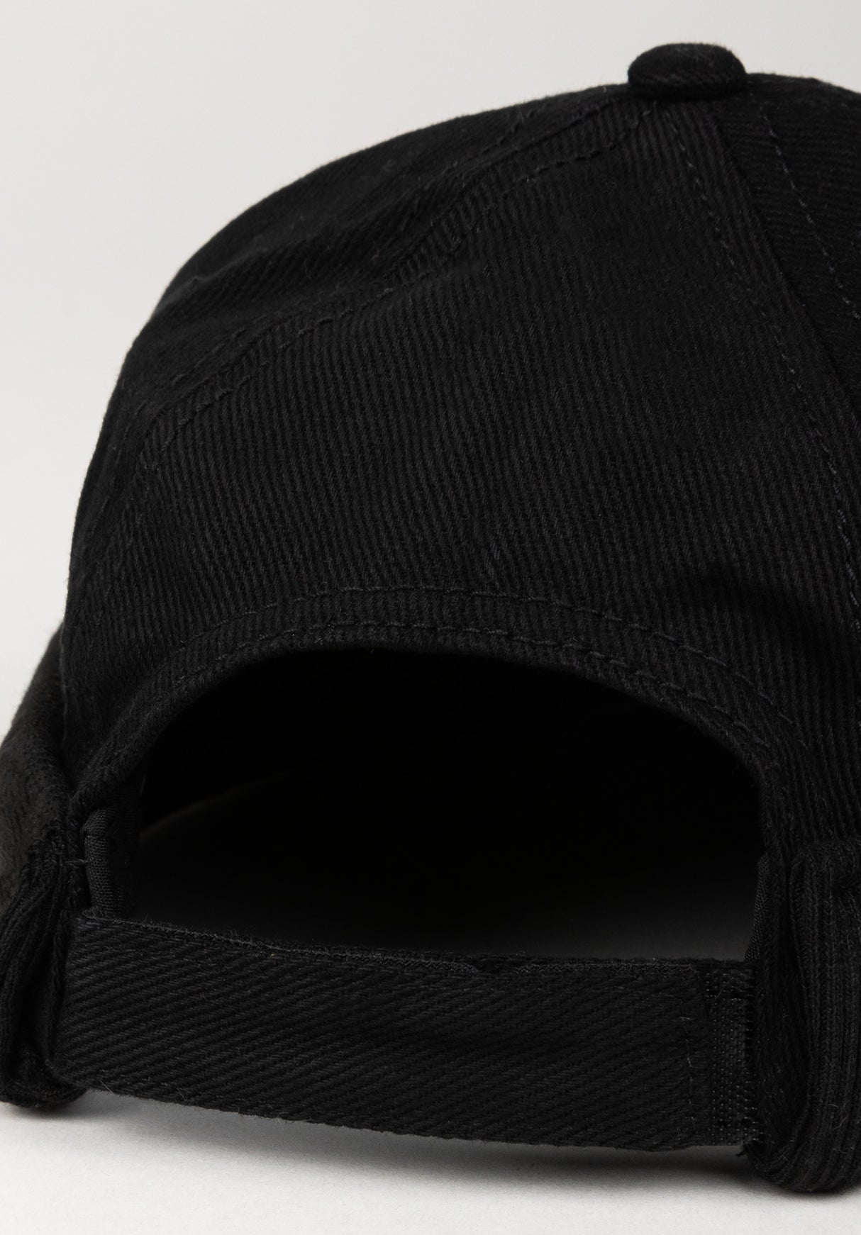 Hans Docker black Closeup1