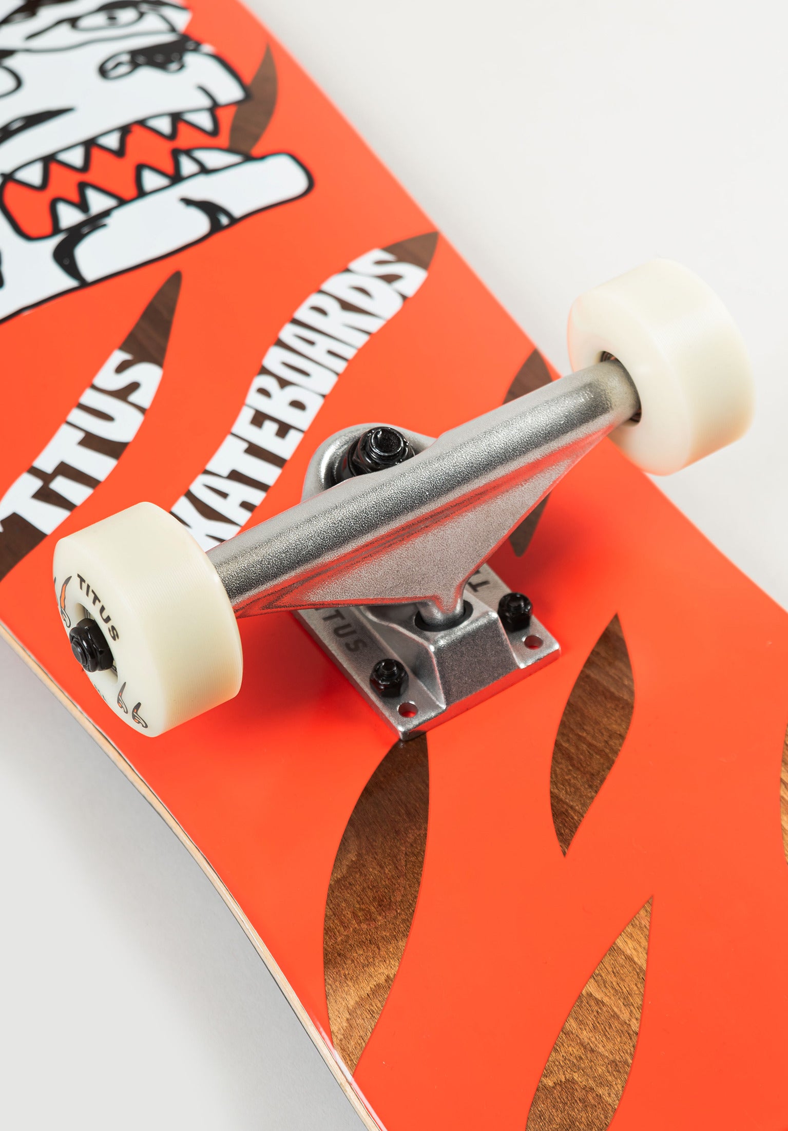 Tiger Micro TITUS Skateboard Complete in tiger