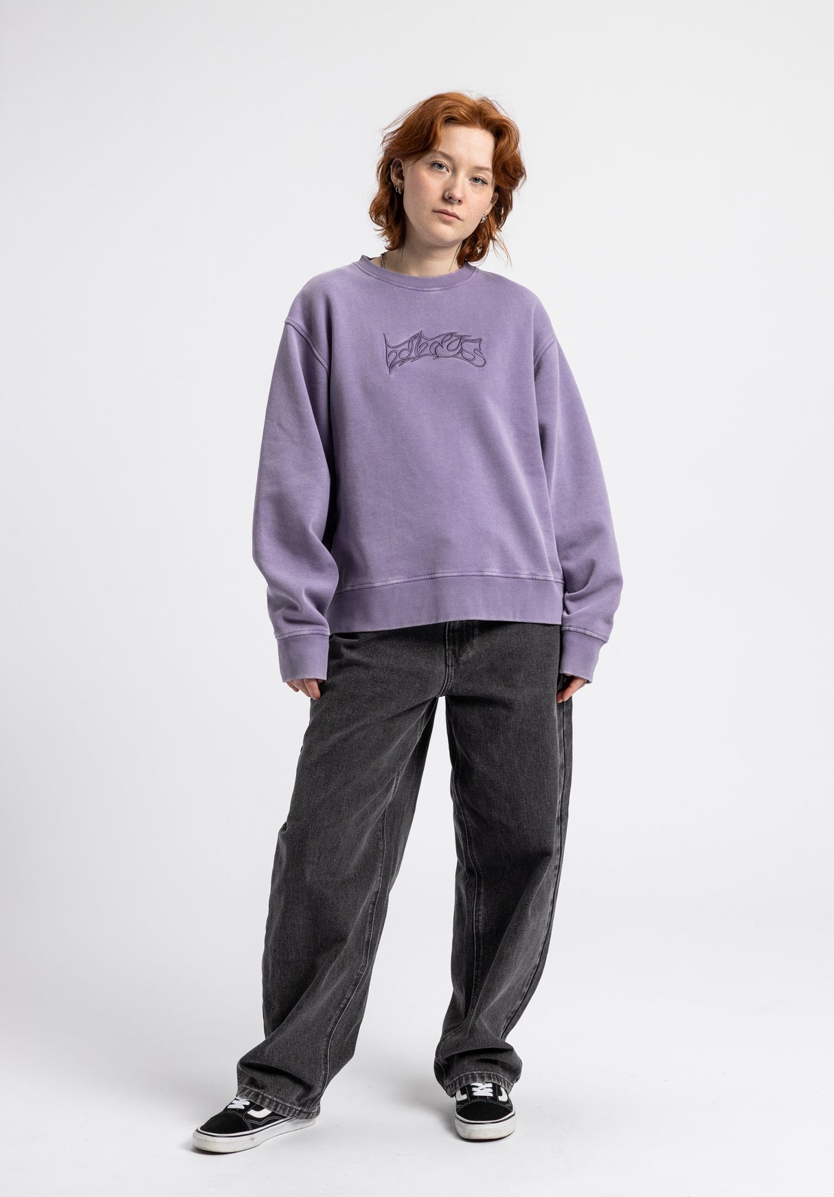 W Classic Typo darklilacfaded Closeup1