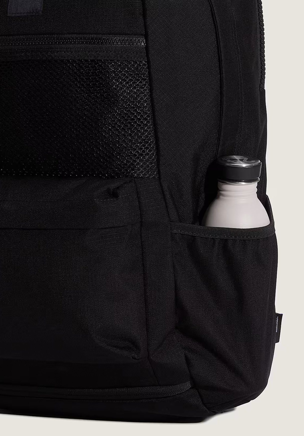 Divert black Closeup2