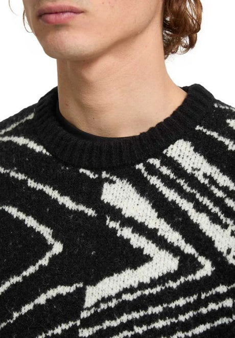 Zagner black Closeup1