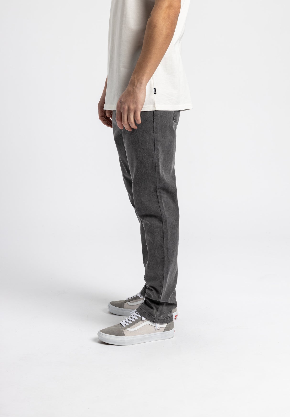 Carum greywashed Closeup1