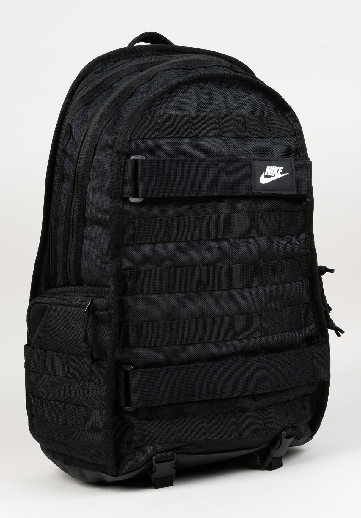 black nike backpack on sales Nike, Unisex, Varsity Elite (32L), Black/Black/Metallic Silver, One Size : Sports & Outdoors liter capacity fits a full Sportswear RPM Nike SB Backpack