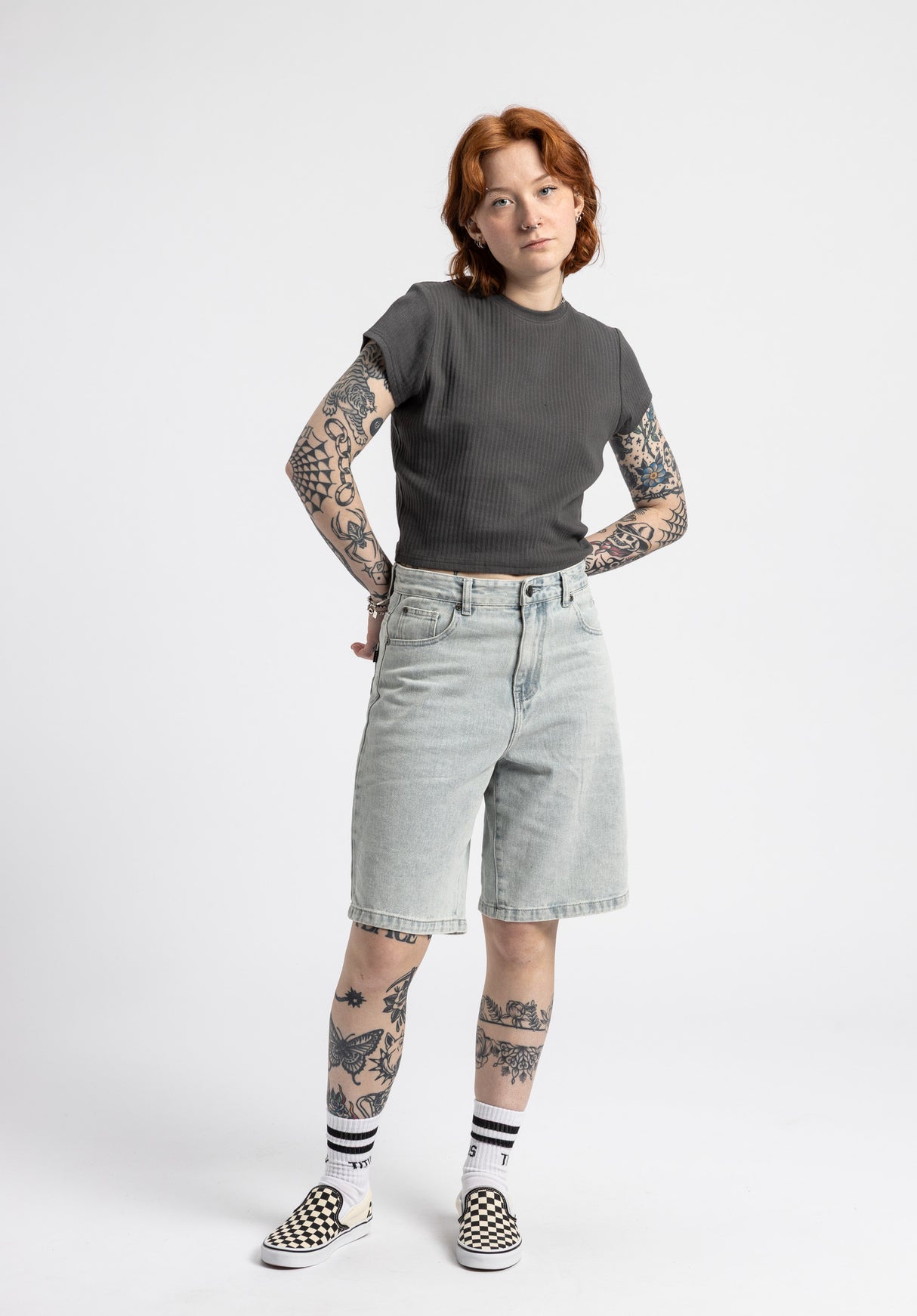 Mahira grey Closeup2