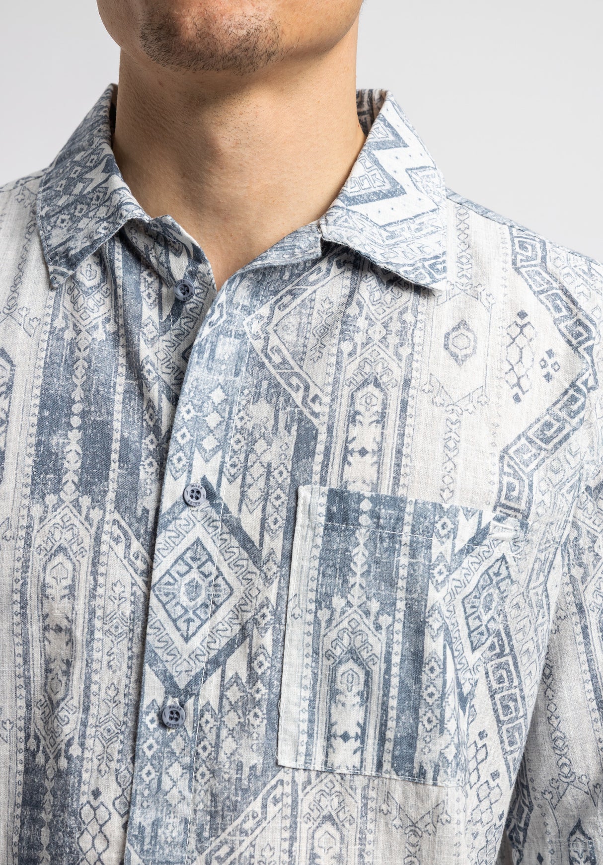 Lyannis blue-allover Closeup1