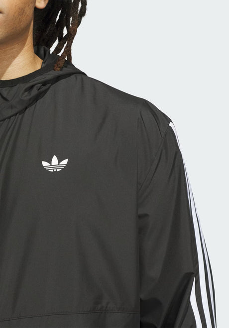 Windbreaker black-white Closeup1