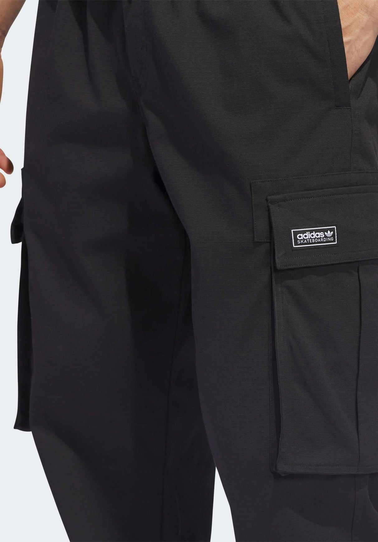 SKT Cargo black-black Closeup1